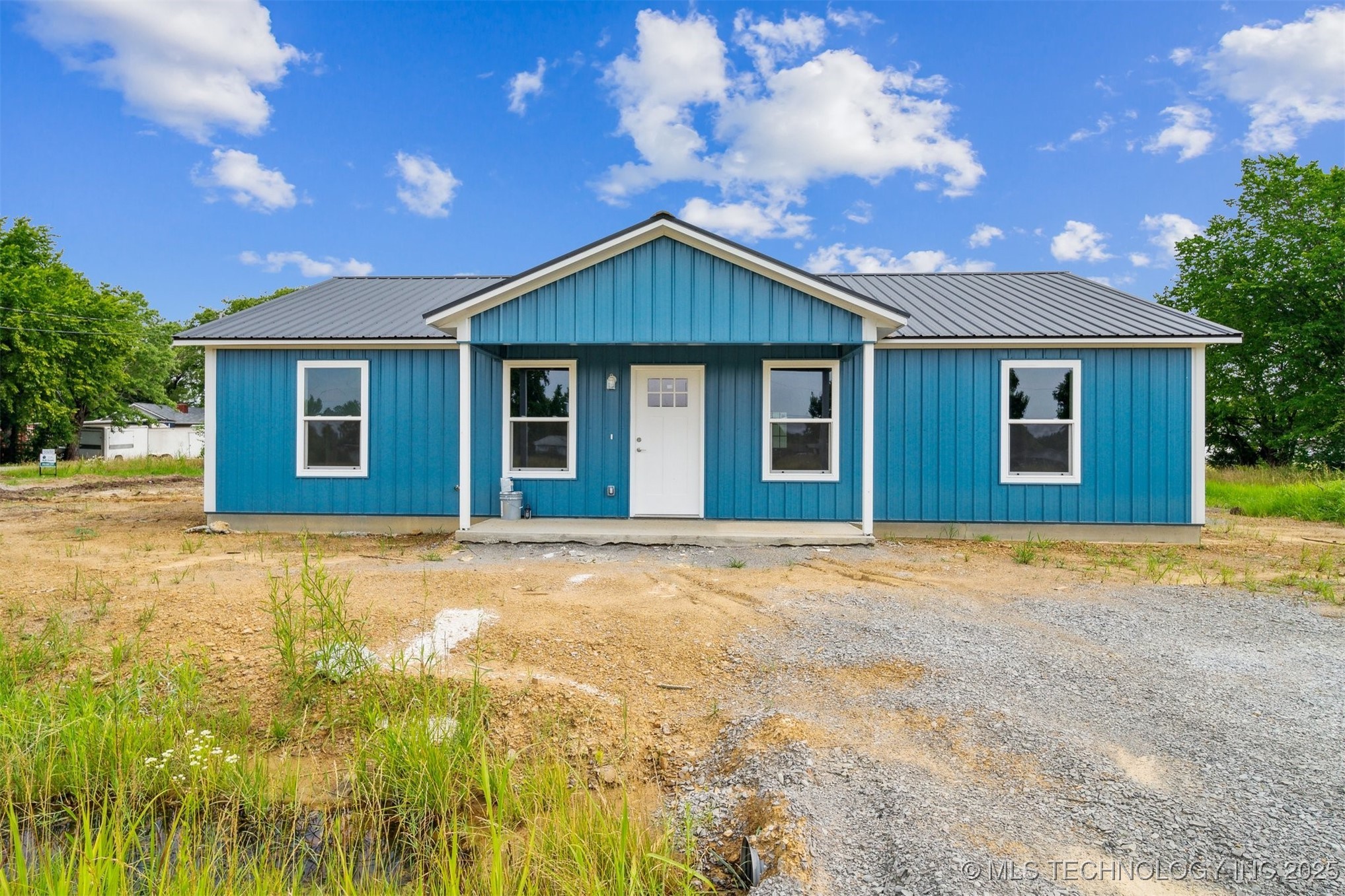 112 E Loy Avenue Property Photo 1
