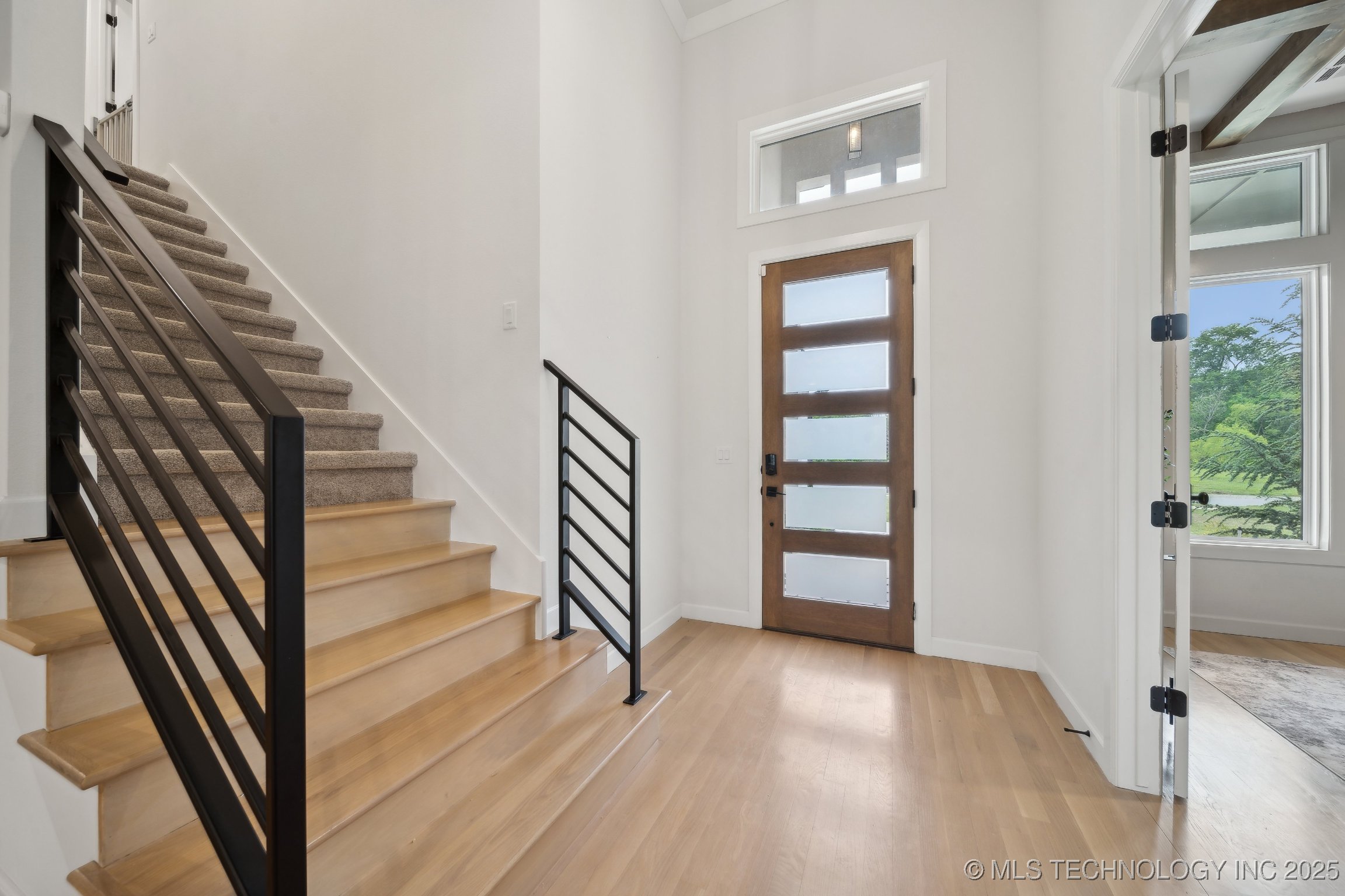 6909 S Willow Avenue Property Photo 7