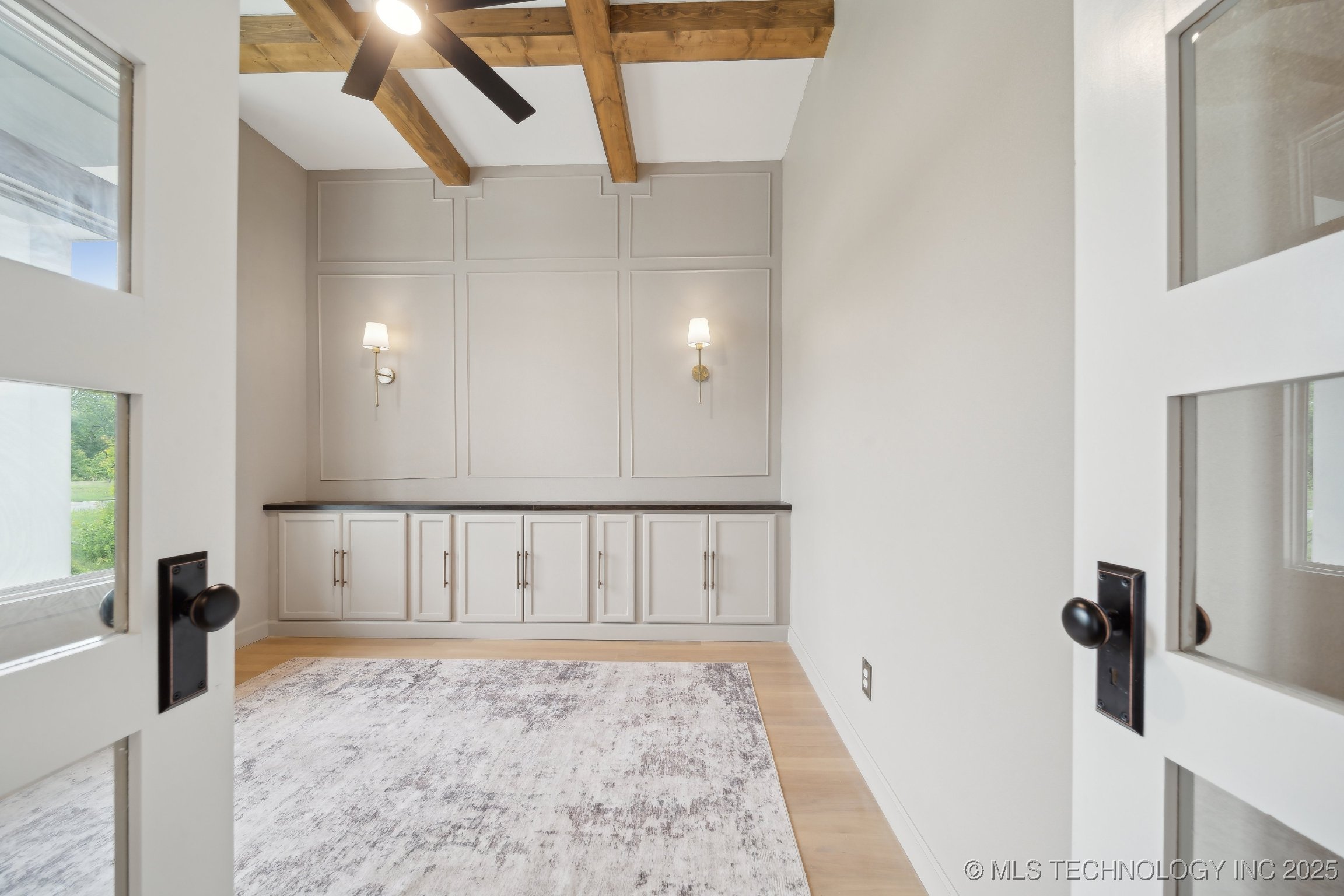 6909 S Willow Avenue Property Photo 8