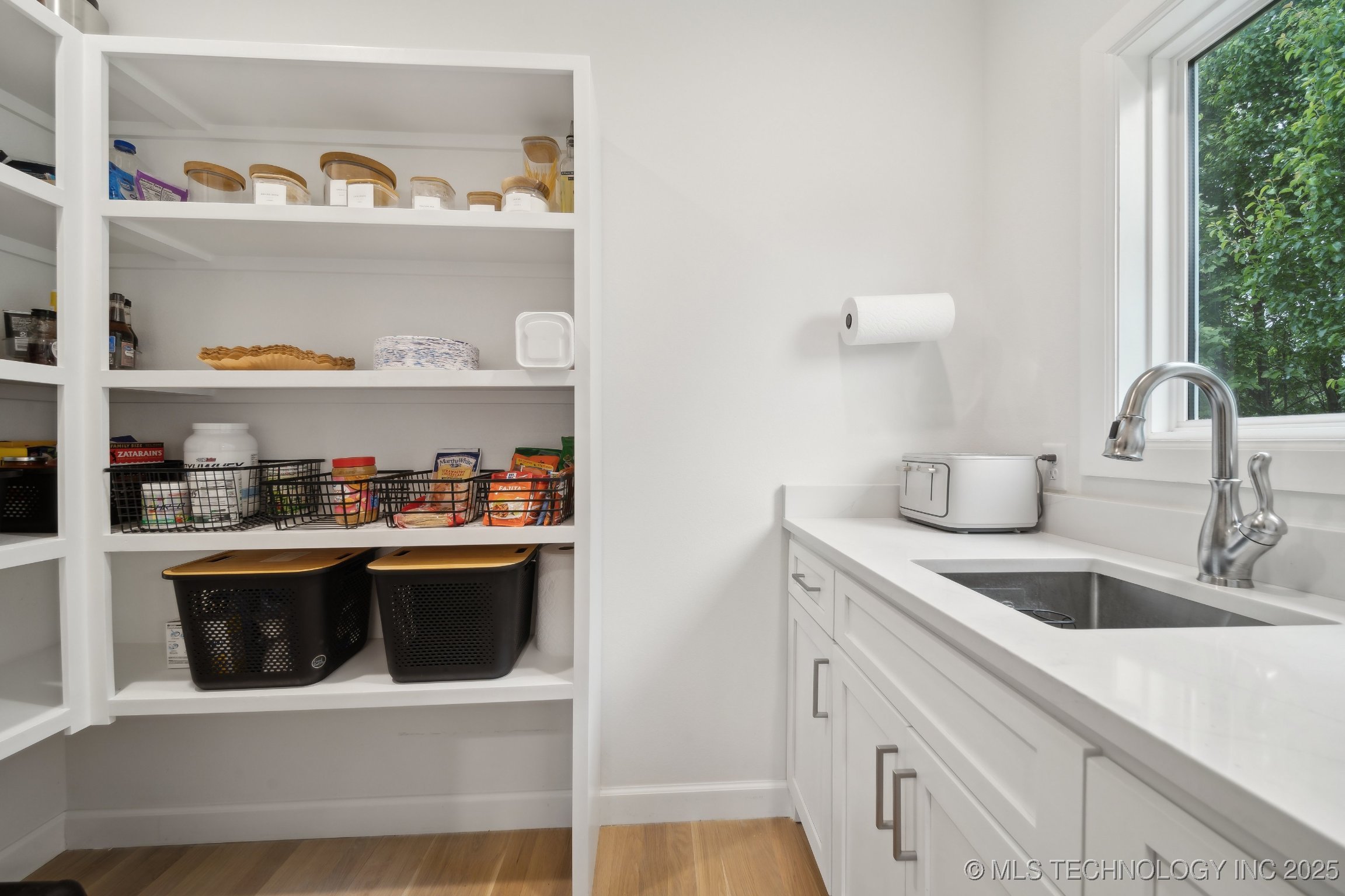 6909 S Willow Avenue Property Photo 18
