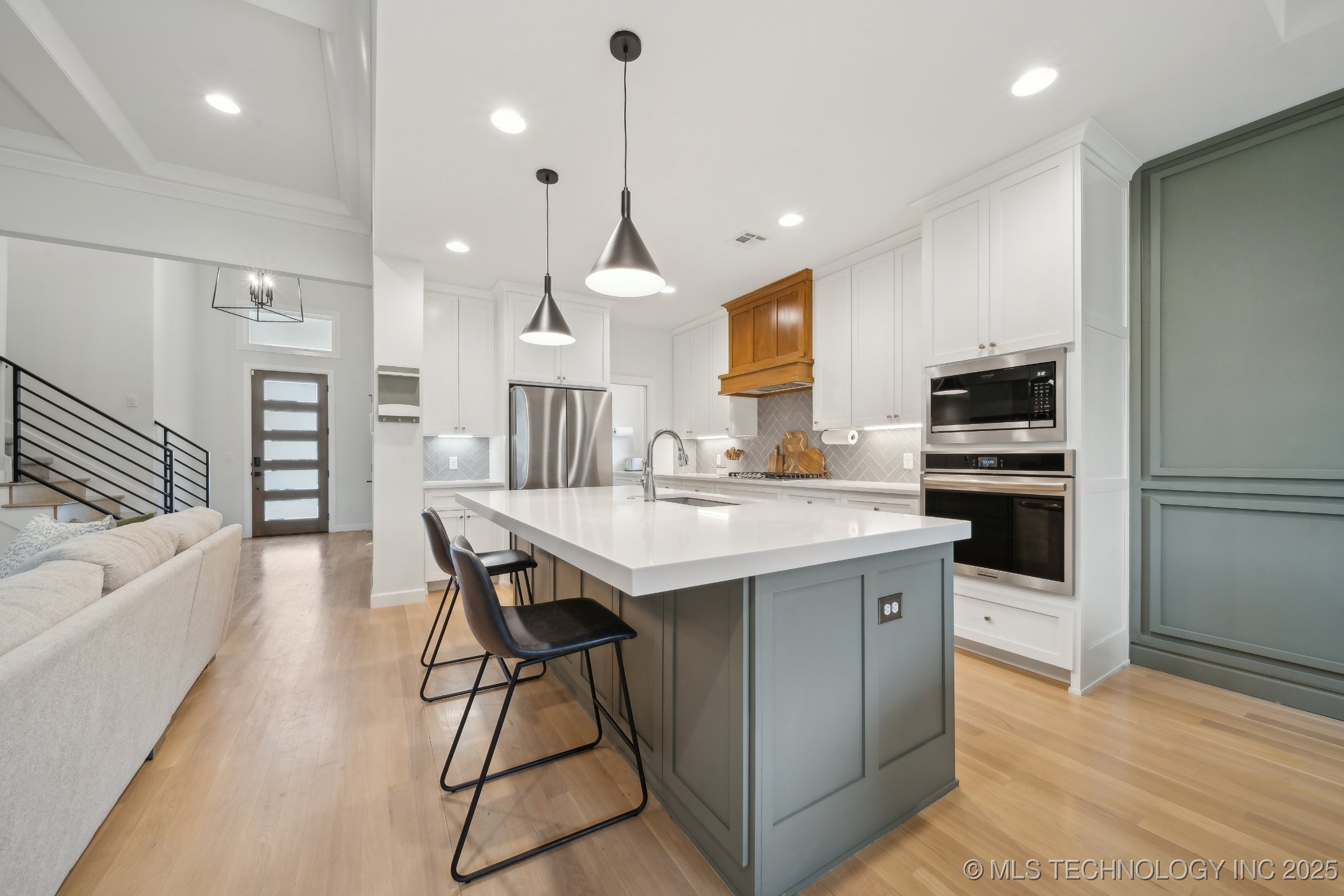 6909 S Willow Avenue Property Photo 19