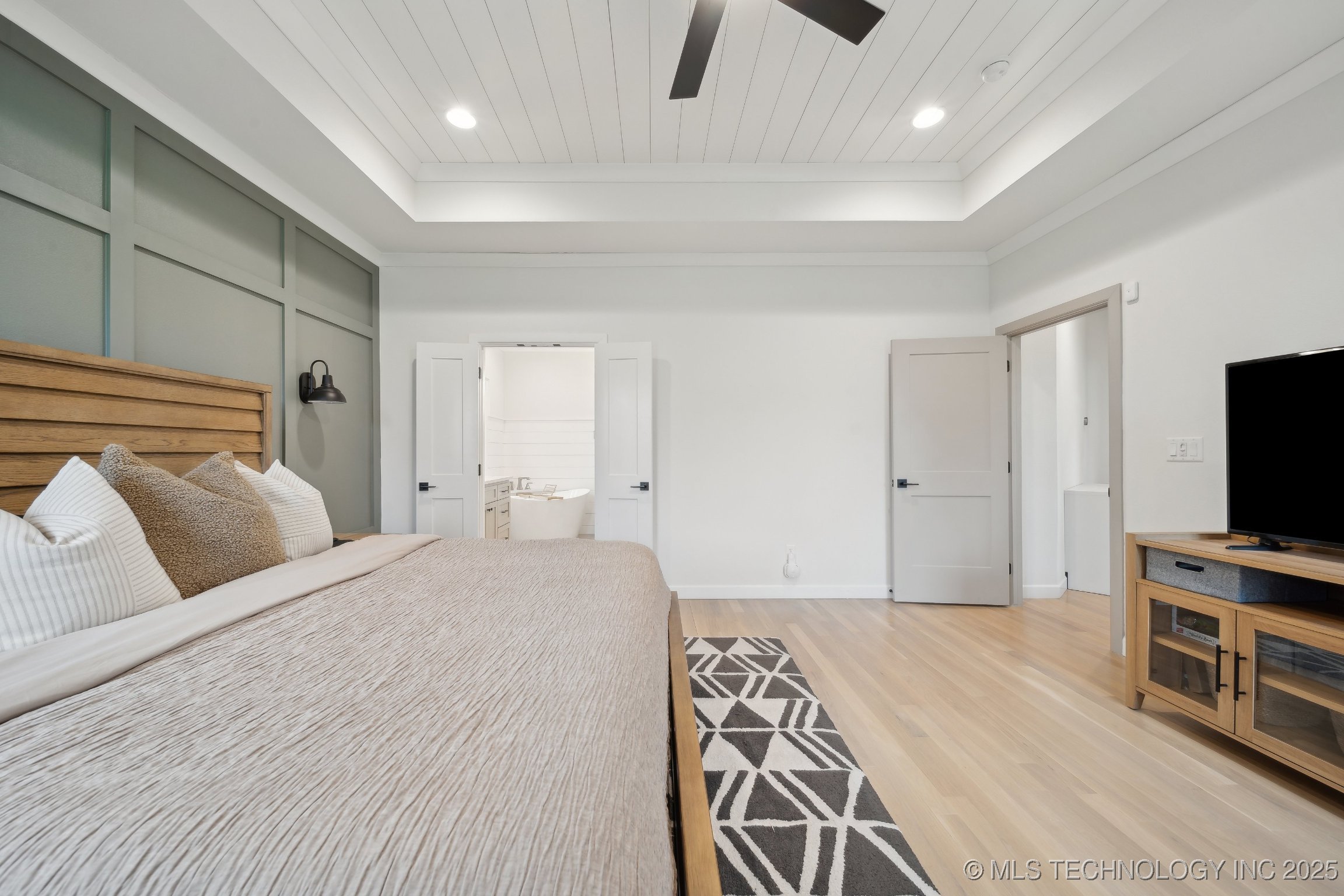 6909 S Willow Avenue Property Photo 22