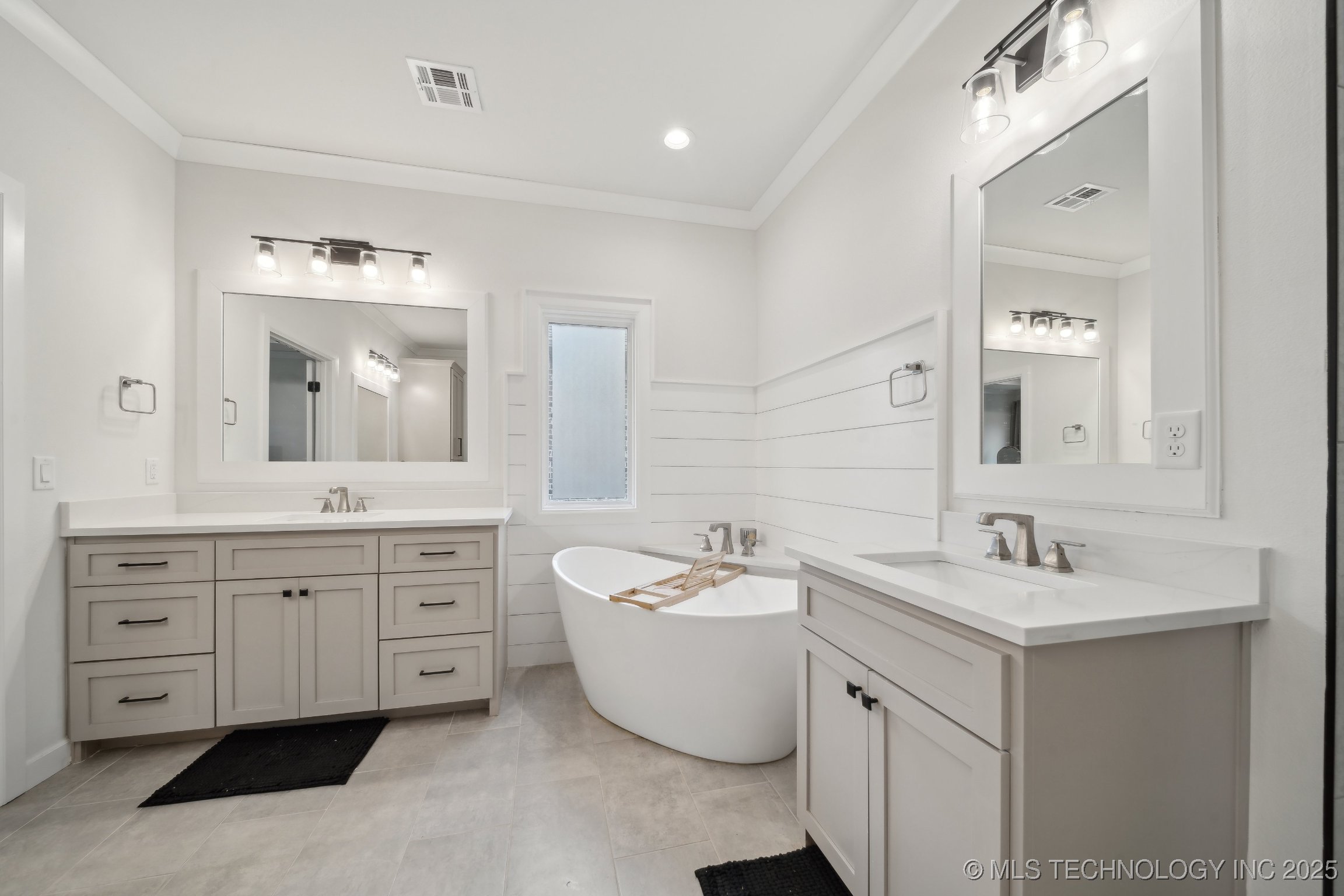 6909 S Willow Avenue Property Photo 24