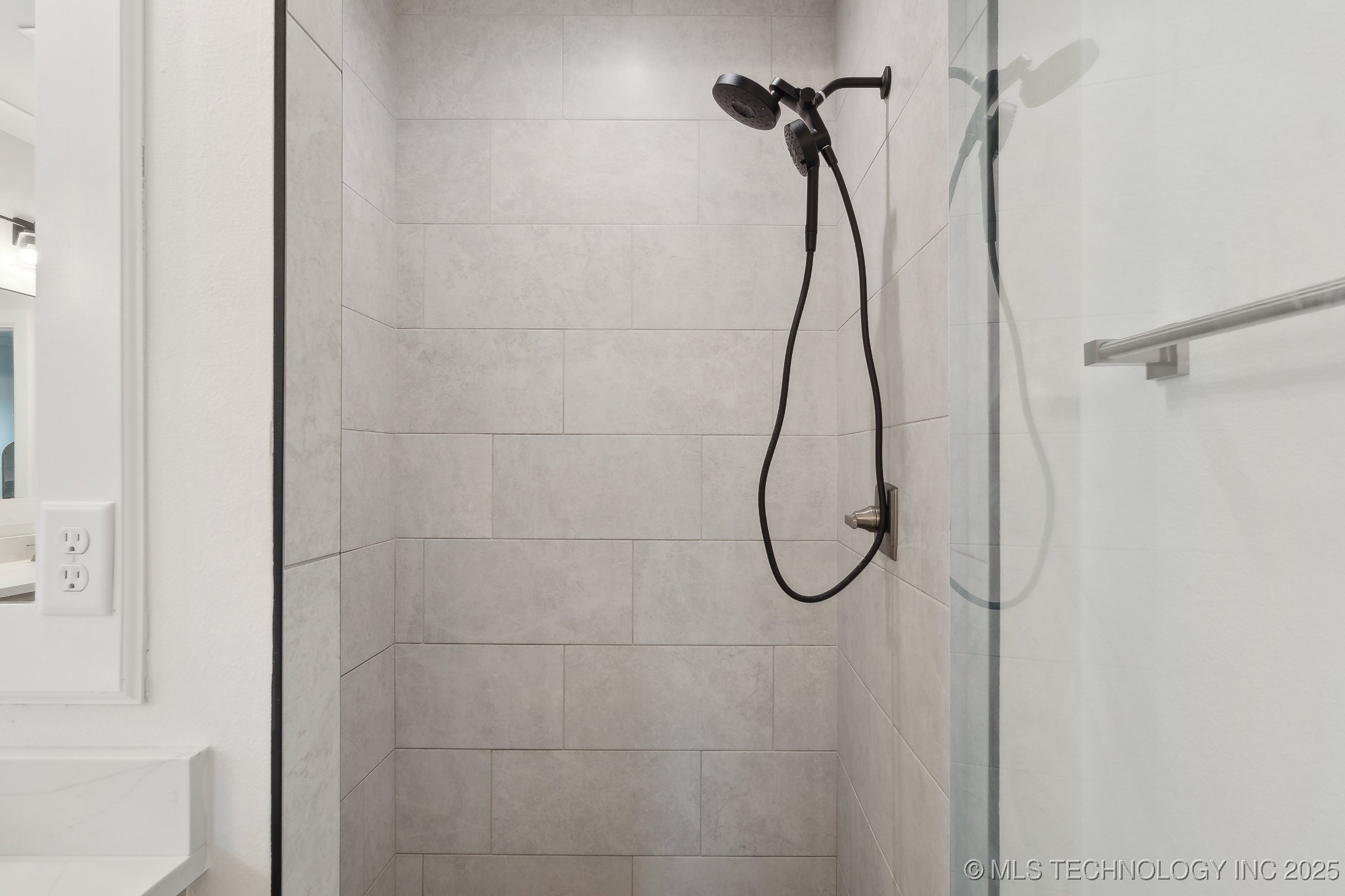 6909 S Willow Avenue Property Photo 26