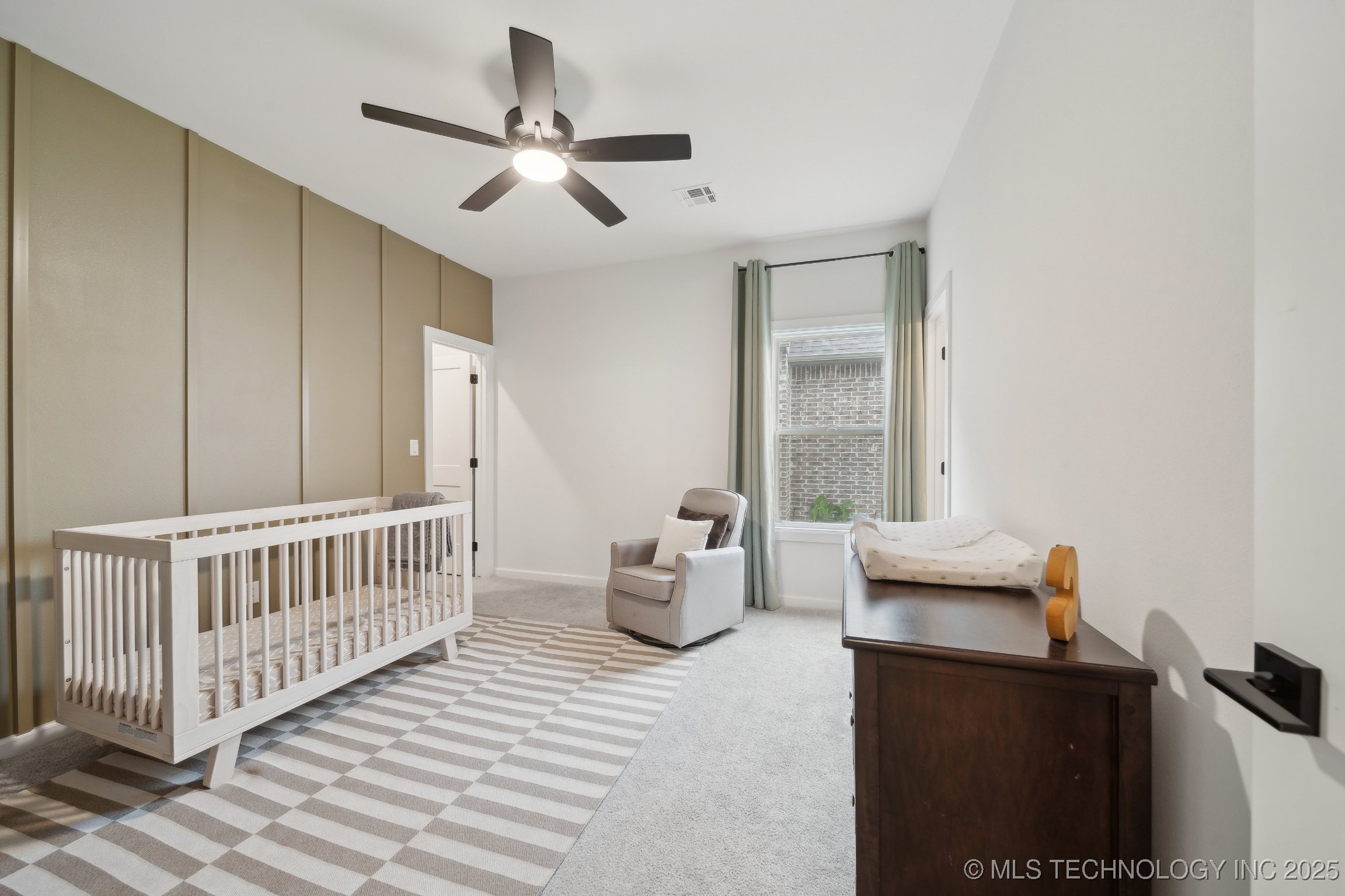 6909 S Willow Avenue Property Photo 29
