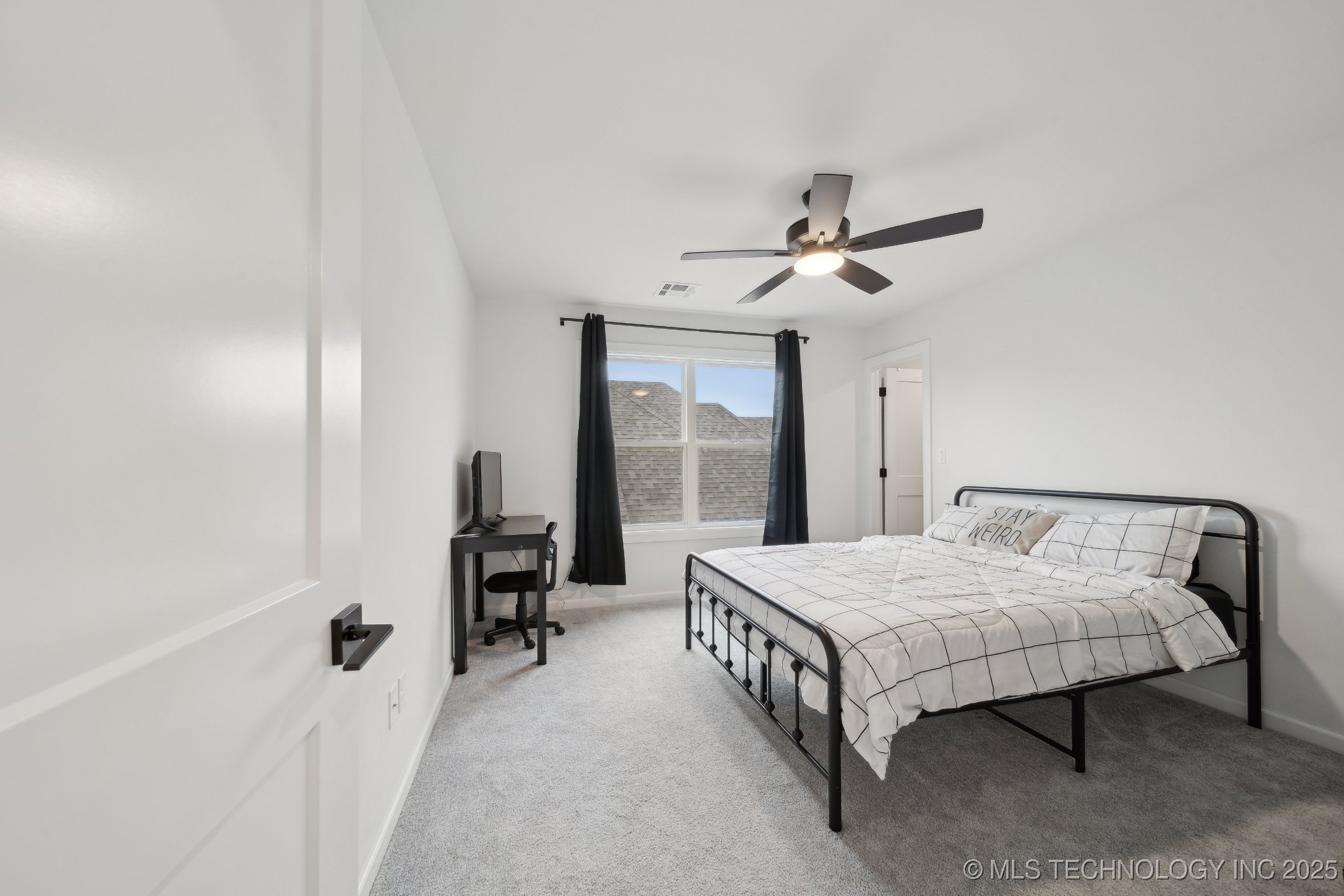 6909 S Willow Avenue Property Photo 32