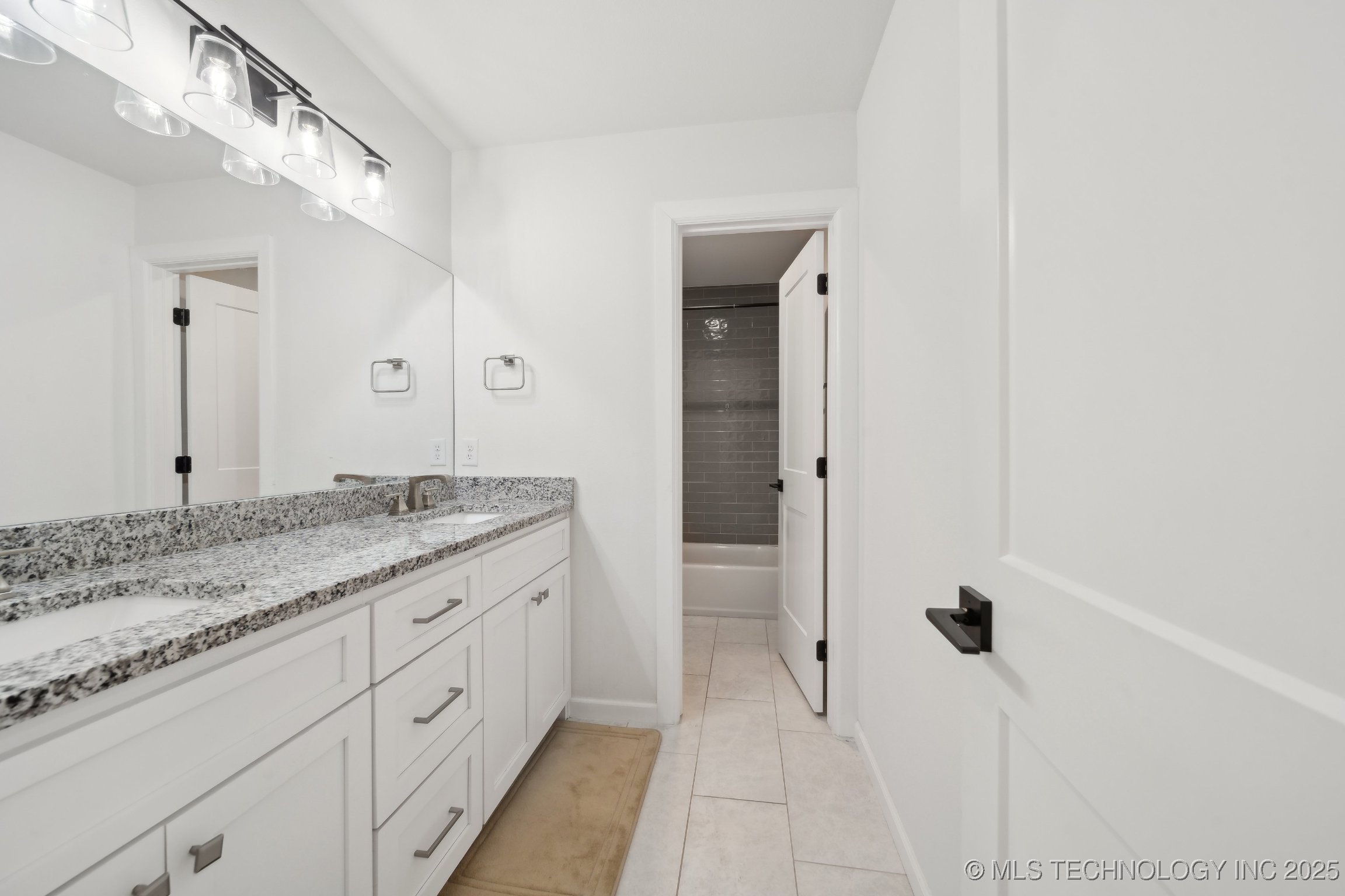 6909 S Willow Avenue Property Photo 33
