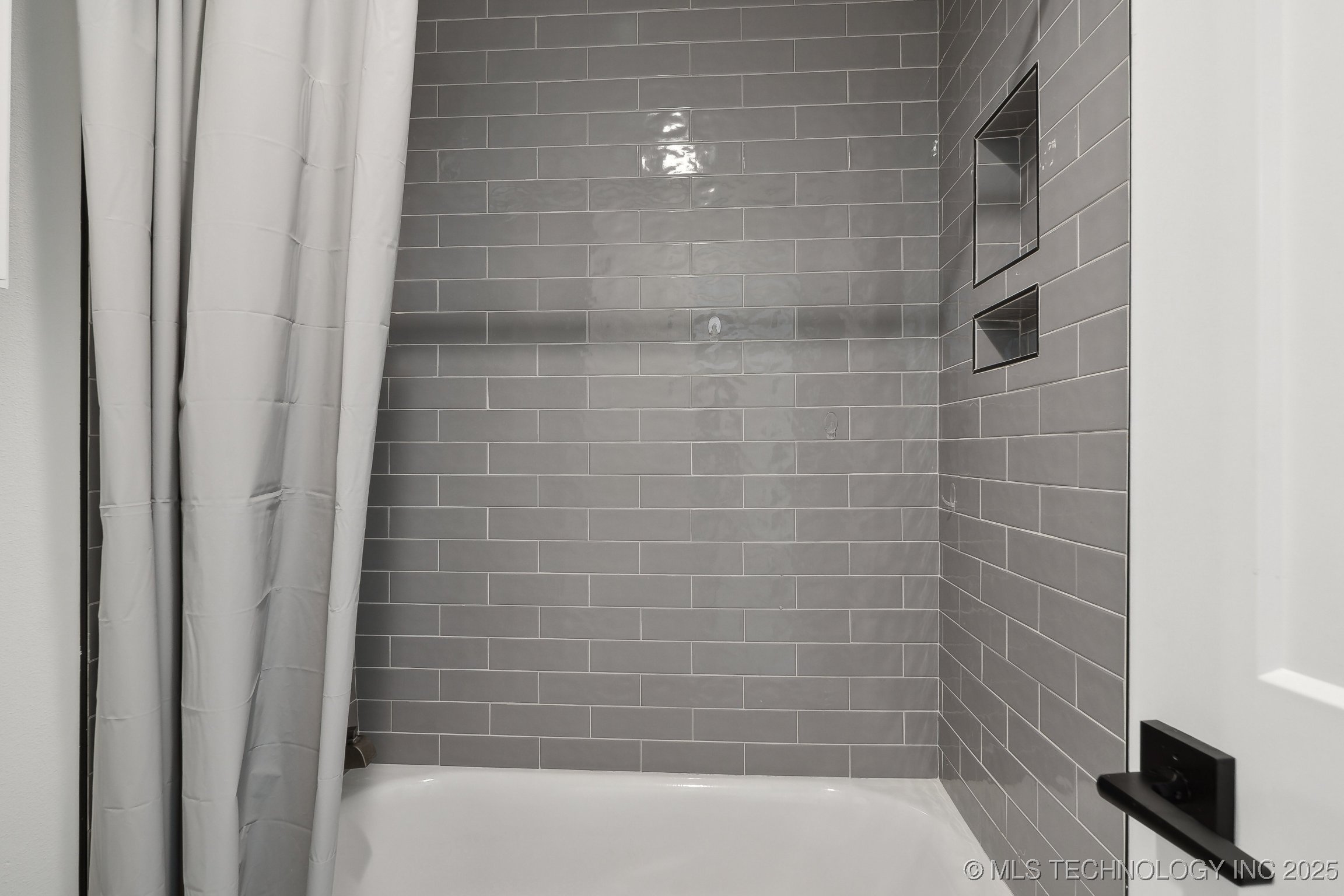 6909 S Willow Avenue Property Photo 34