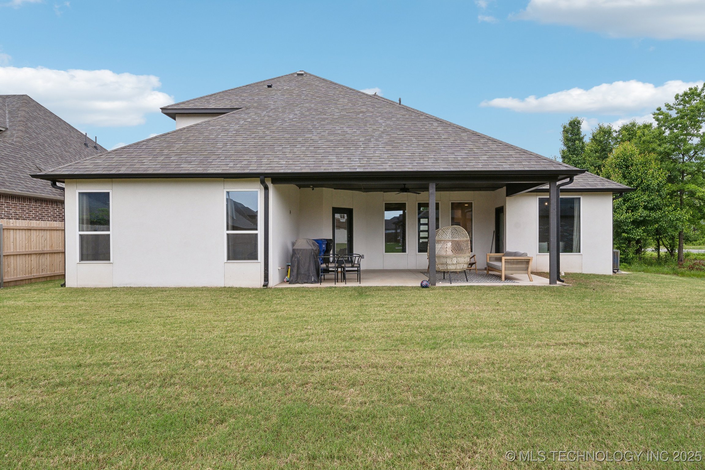 6909 S Willow Avenue Property Photo 40