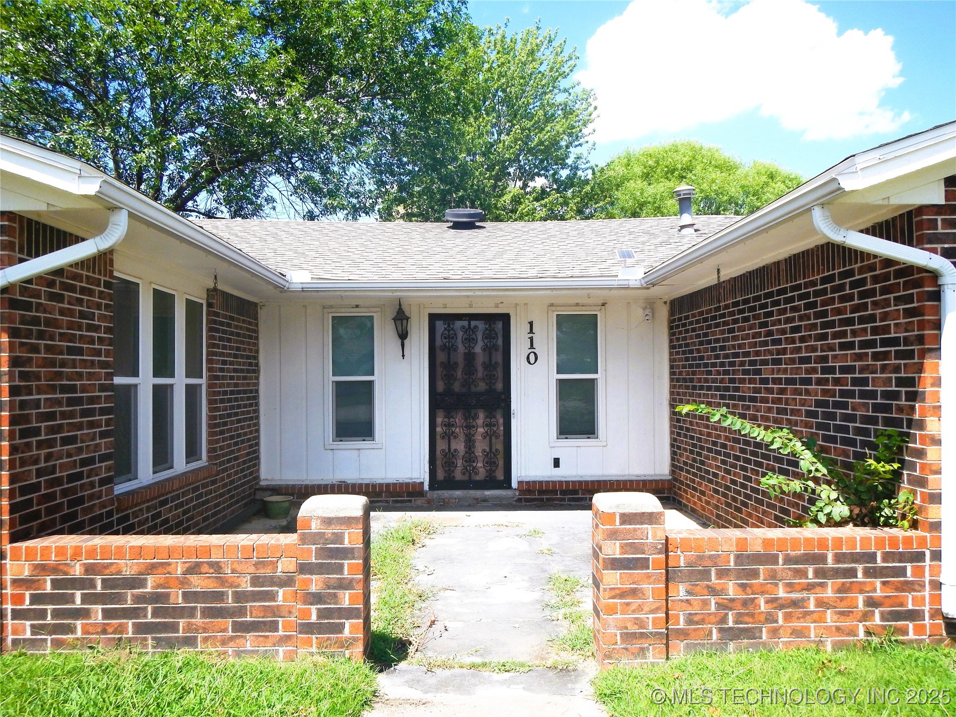 110 W 8th Street Property Photo 1