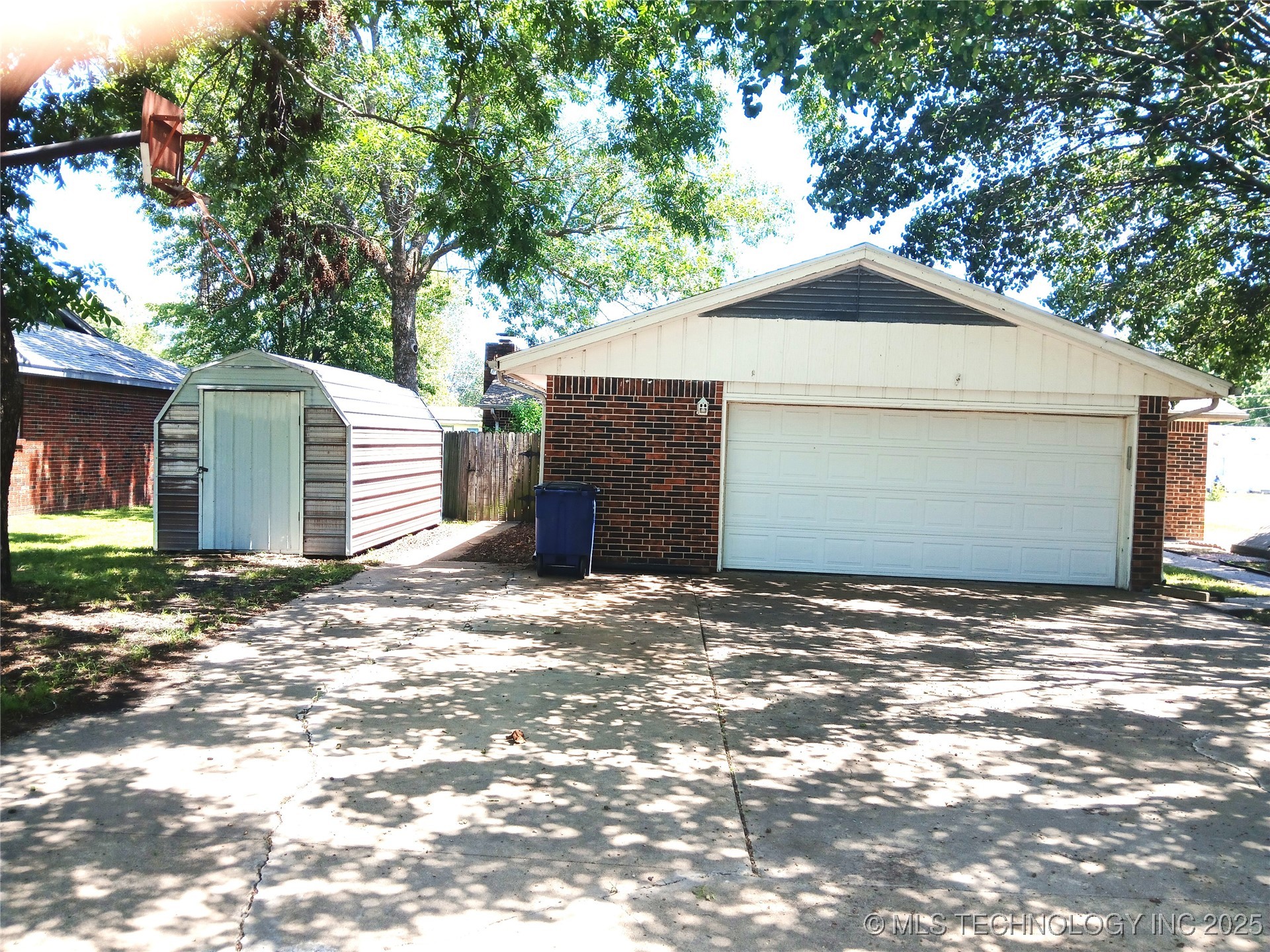 110 W 8th Street Property Photo 3