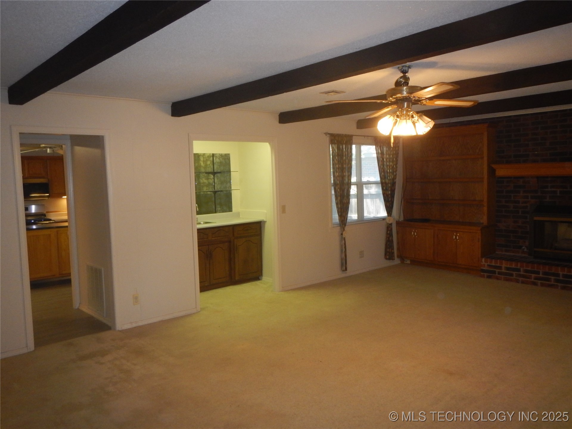 110 W 8th Street Property Photo 4
