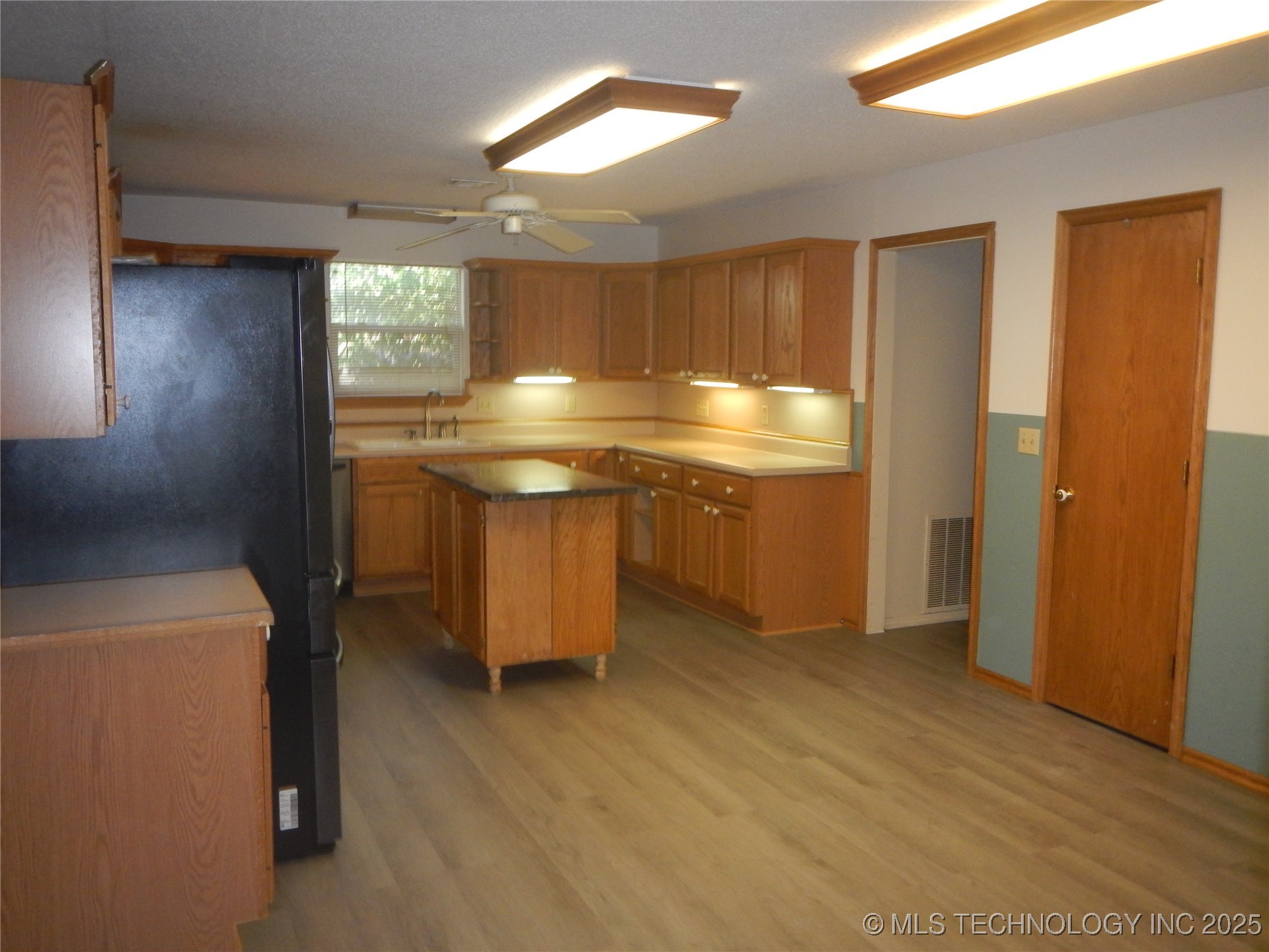110 W 8th Street Property Photo 6