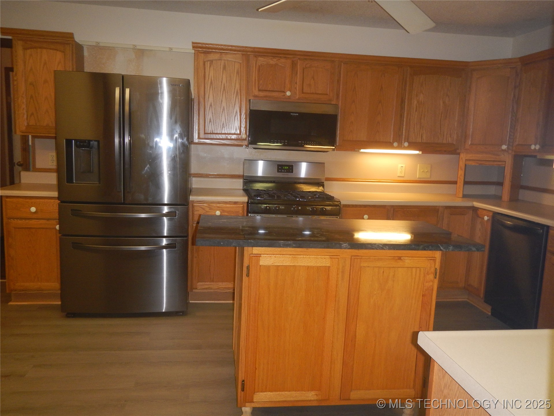 110 W 8th Street Property Photo 7