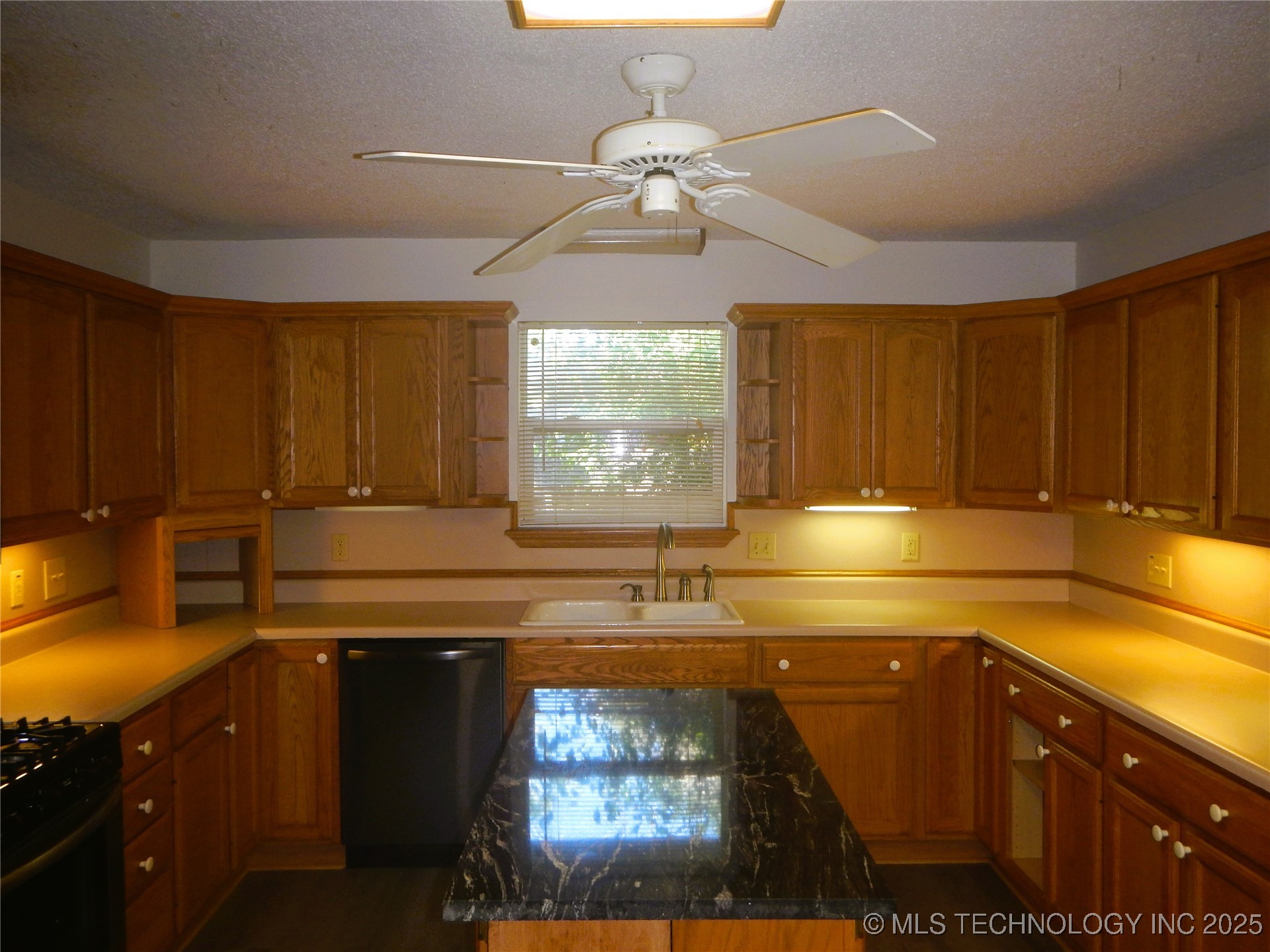 110 W 8th Street Property Photo 8