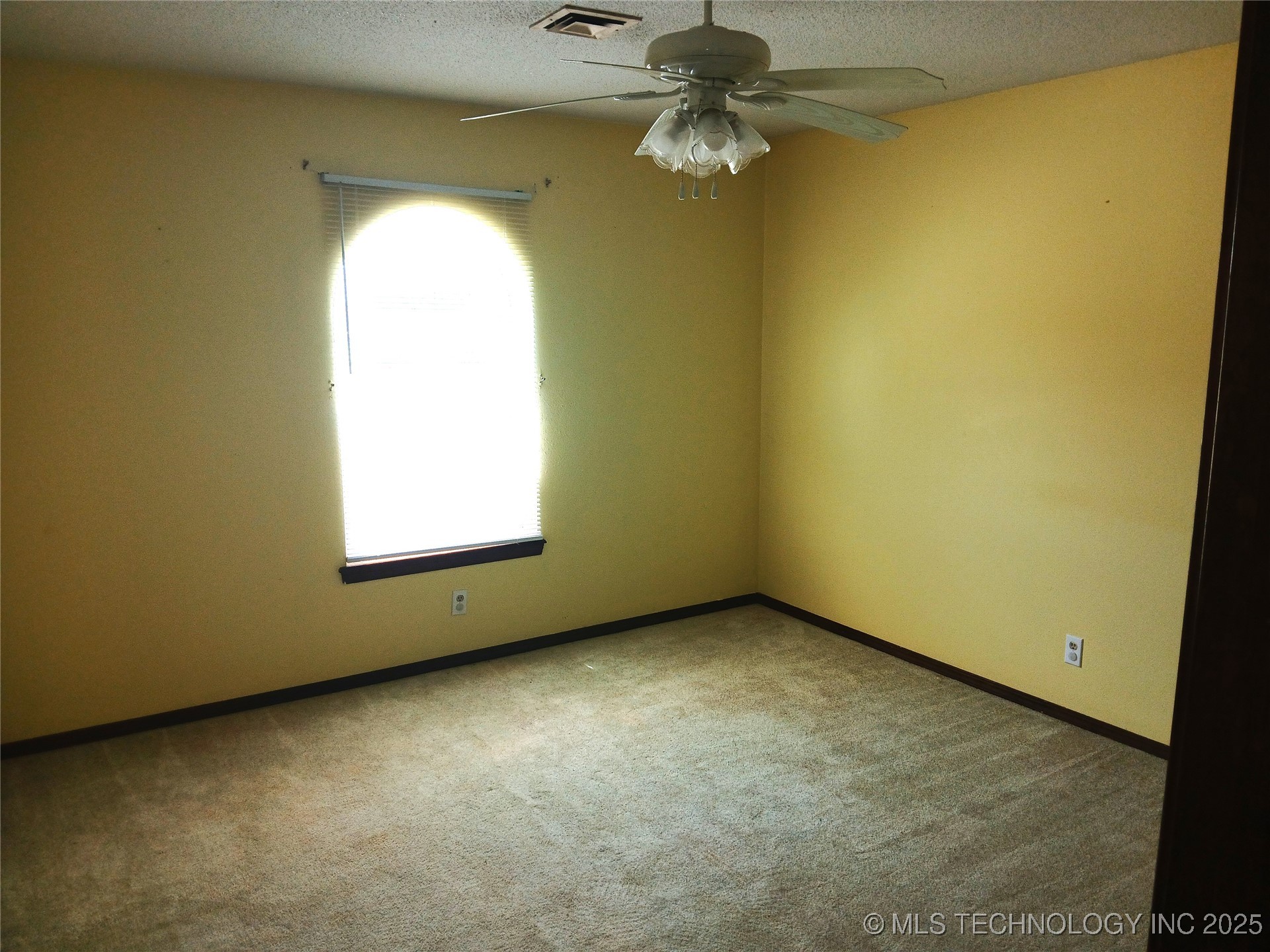 110 W 8th Street Property Photo 11