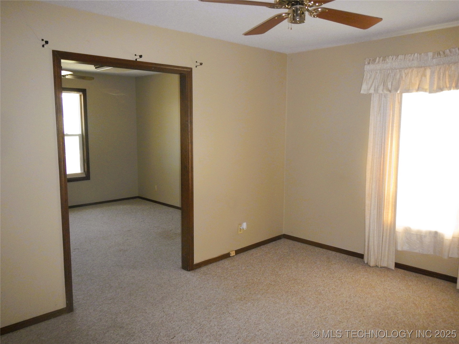 110 W 8th Street Property Photo 17