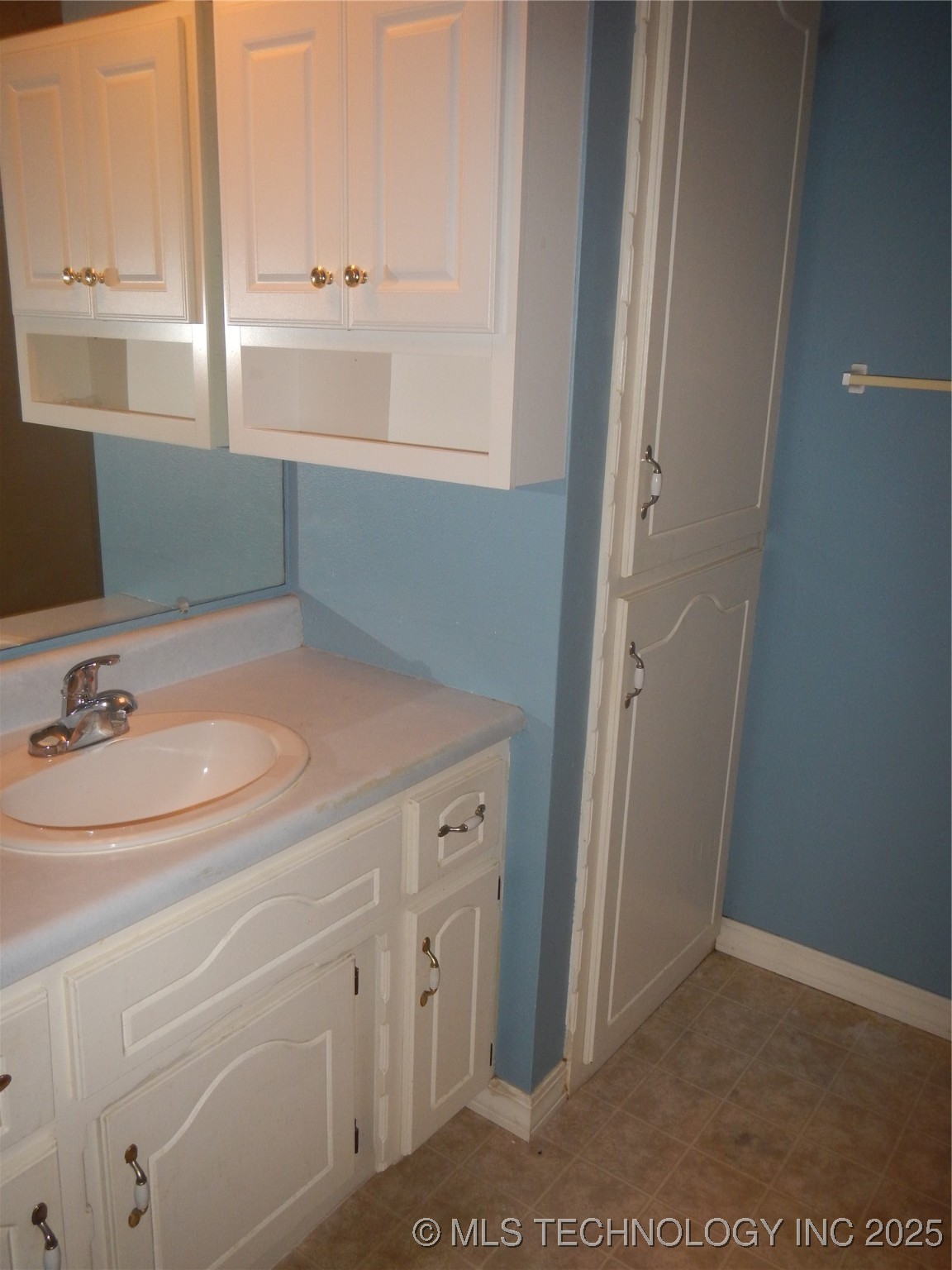110 W 8th Street Property Photo 23