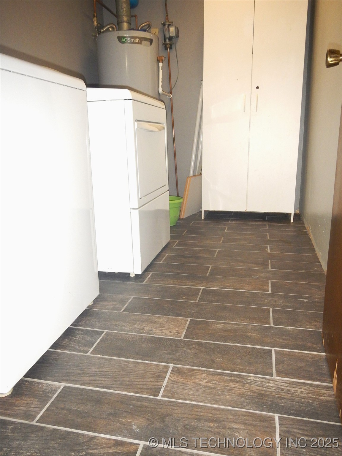 110 W 8th Street Property Photo 29
