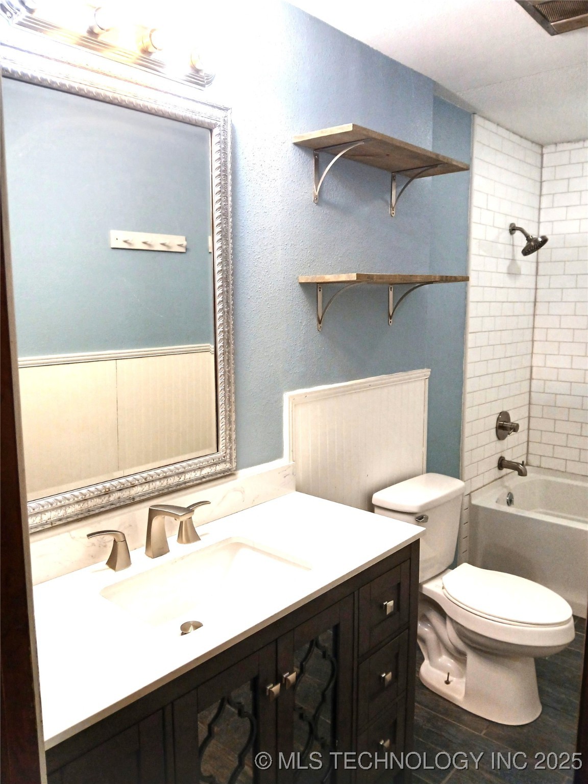 110 W 8th Street Property Photo 31