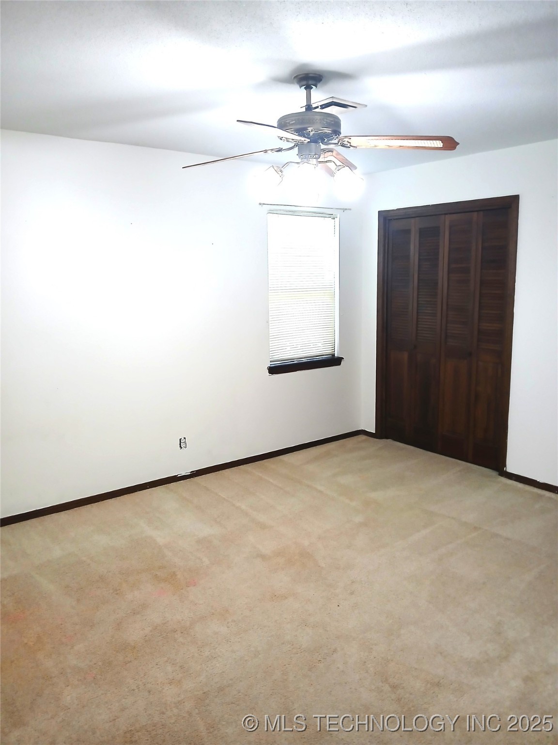 110 W 8th Street Property Photo 32