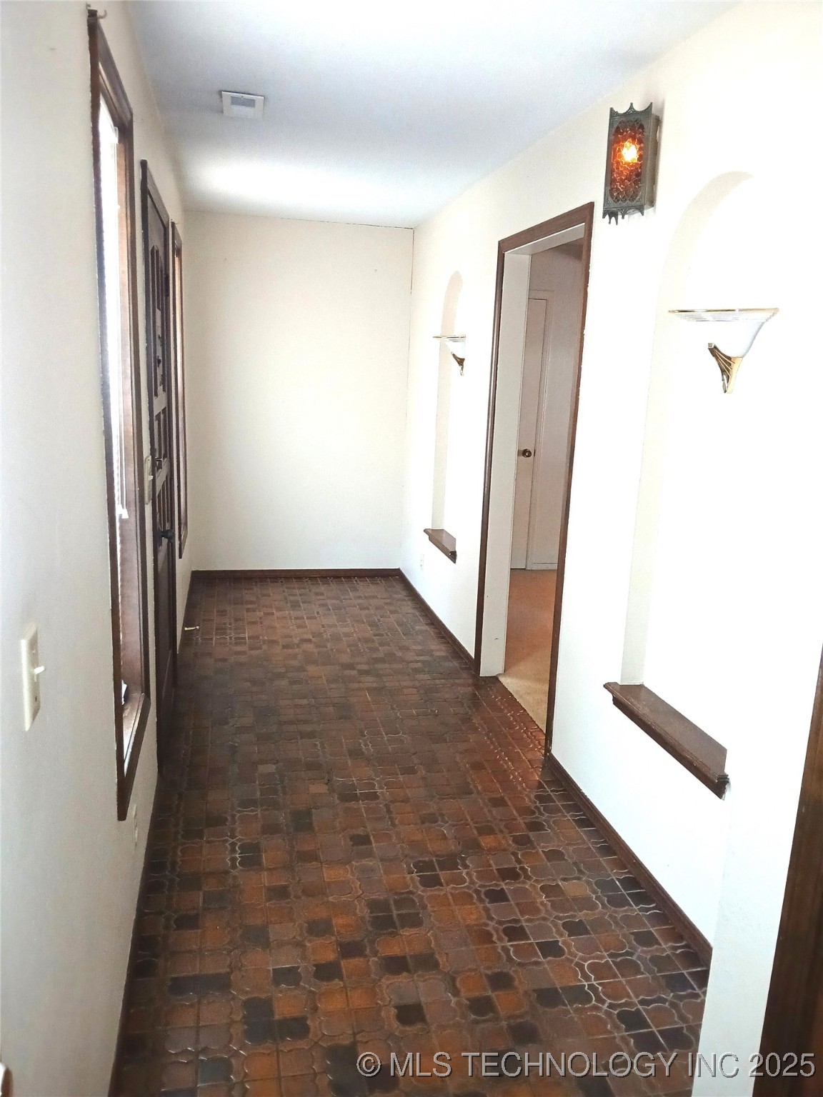 110 W 8th Street Property Photo 35