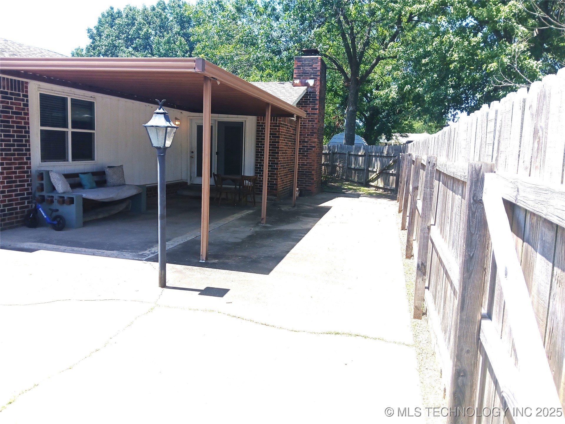 110 W 8th Street Property Photo 37