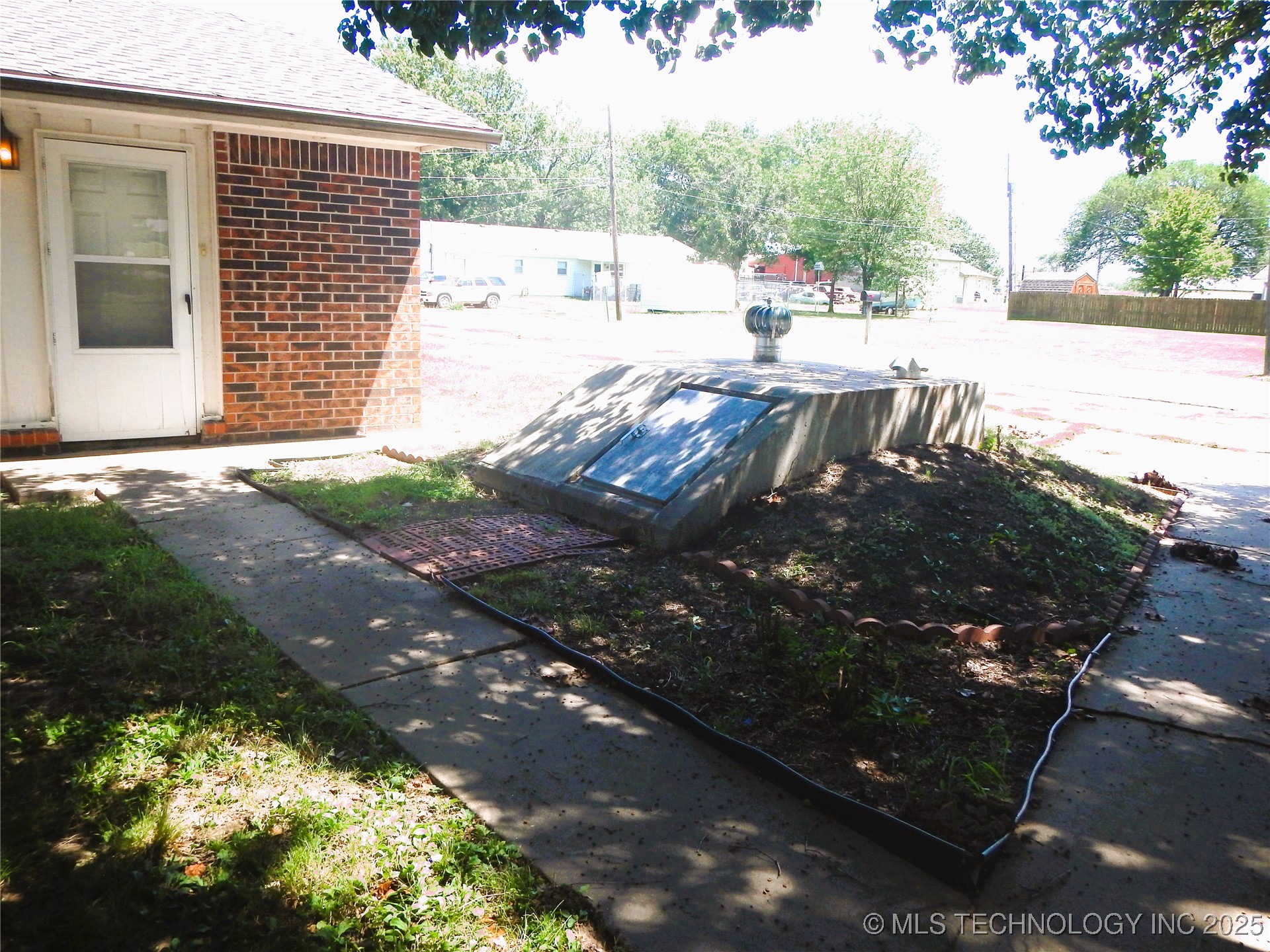 110 W 8th Street Property Photo 41