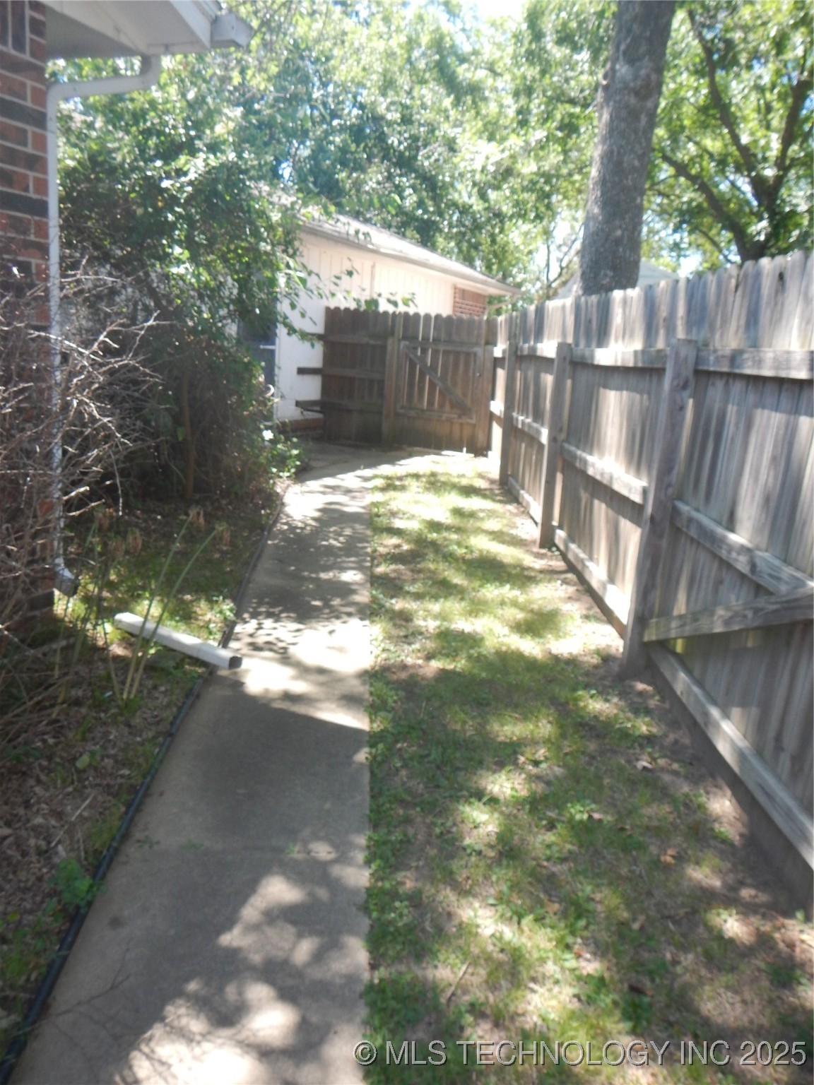 110 W 8th Street Property Photo 43