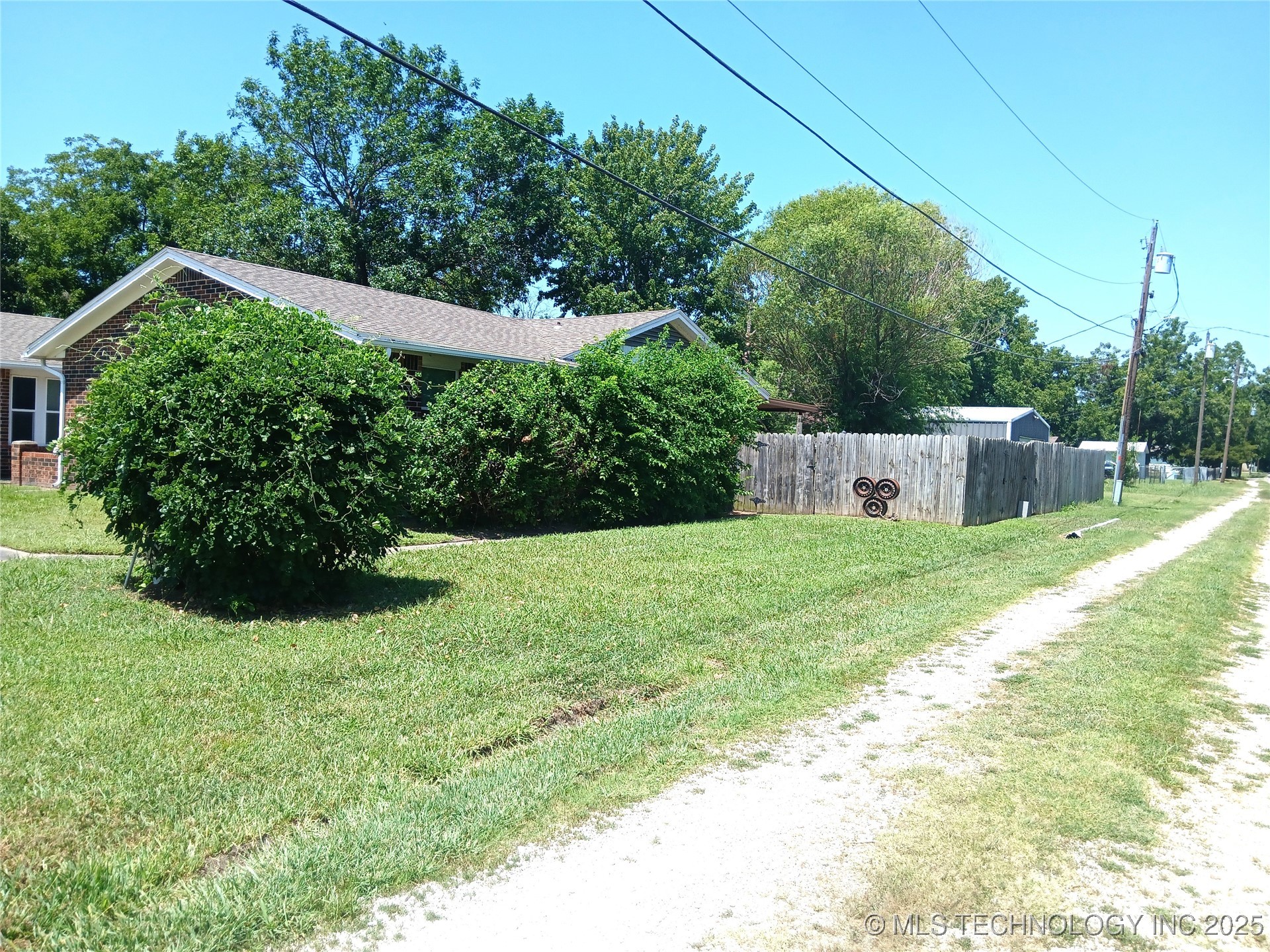 110 W 8th Street Property Photo 50