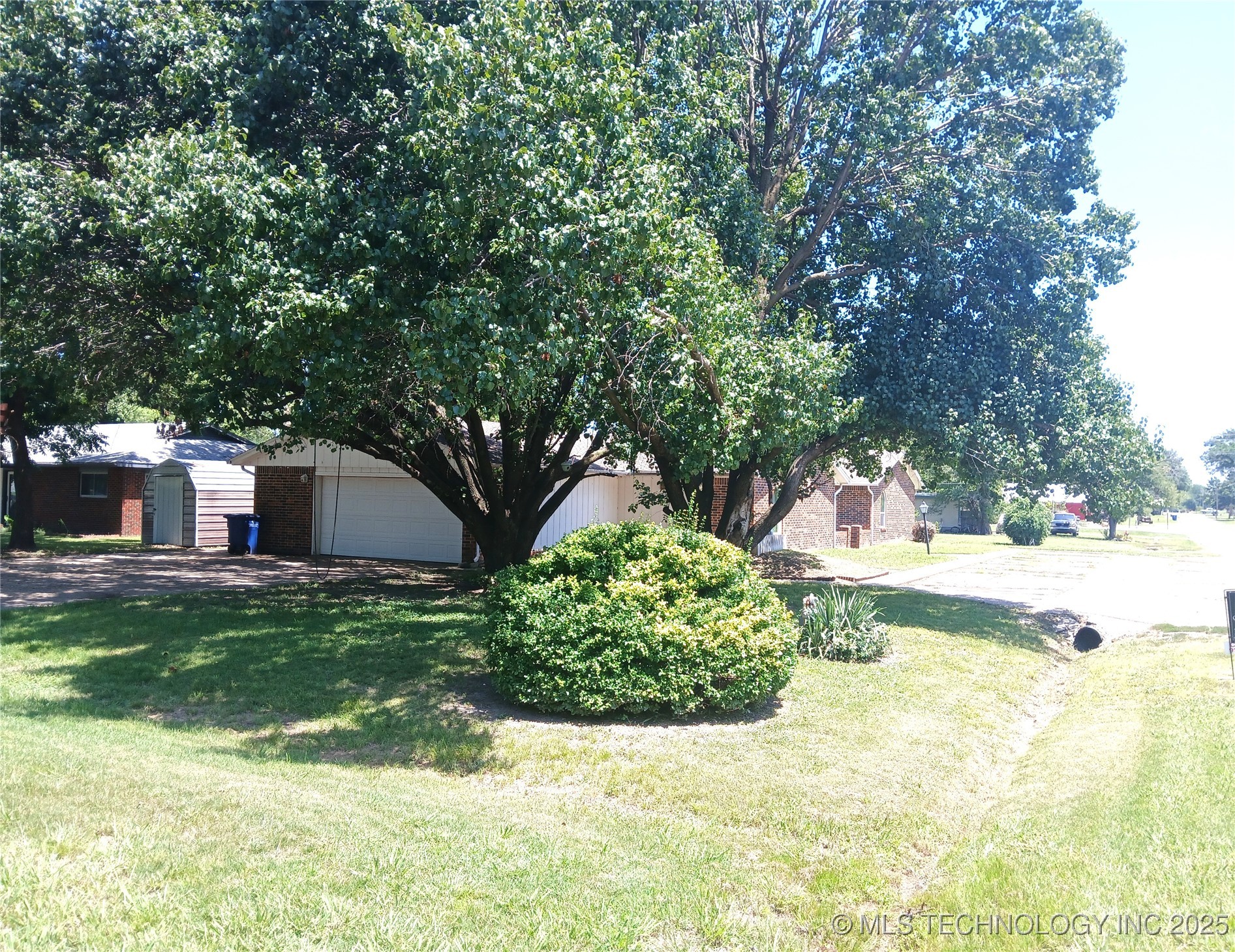 110 W 8th Street Property Photo 52