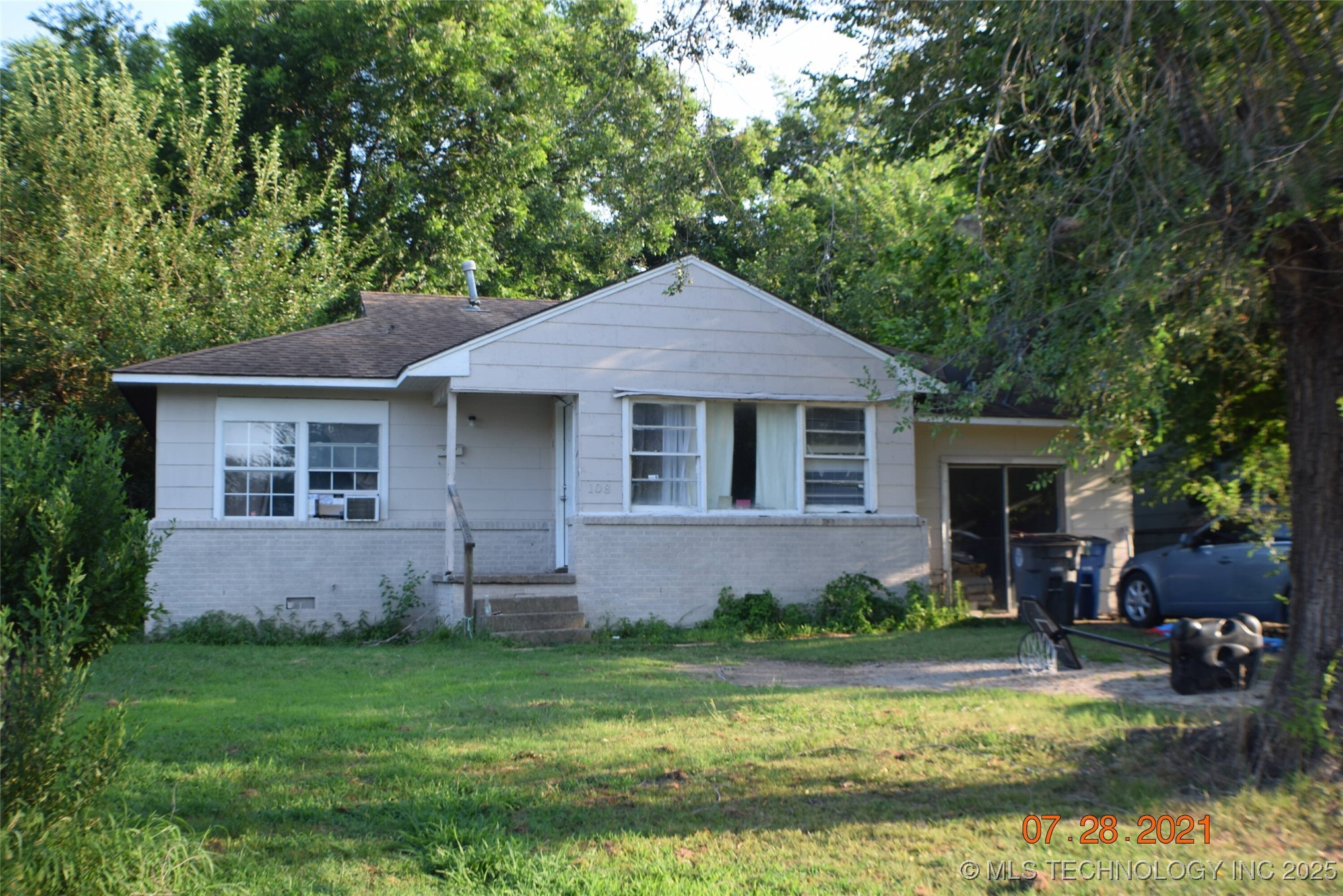 108 E 27th Street North