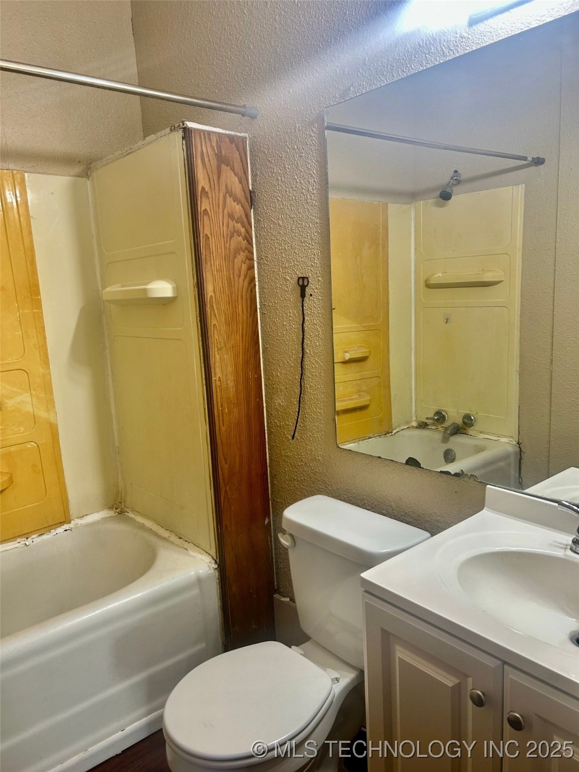 808 E 14 Street Property Photo 10