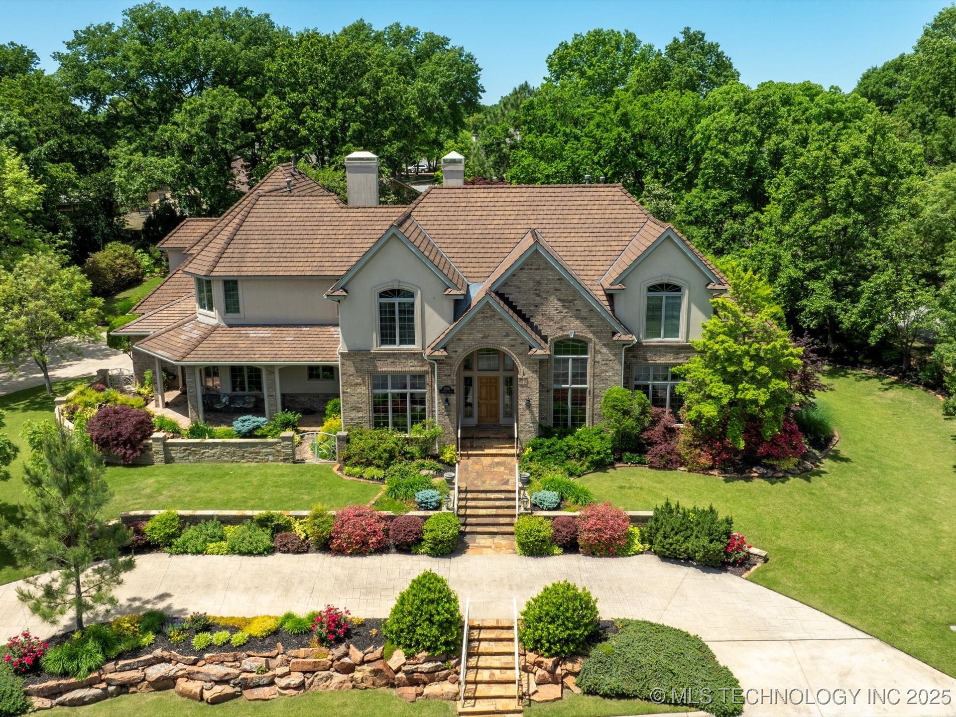 2201 Deerfield Place Property Photo