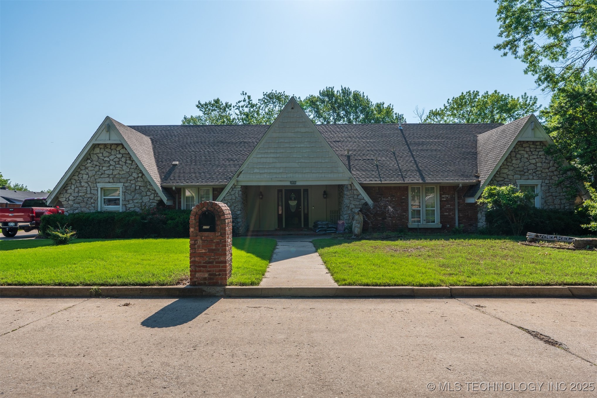 4105 S Fern Place Property Photo