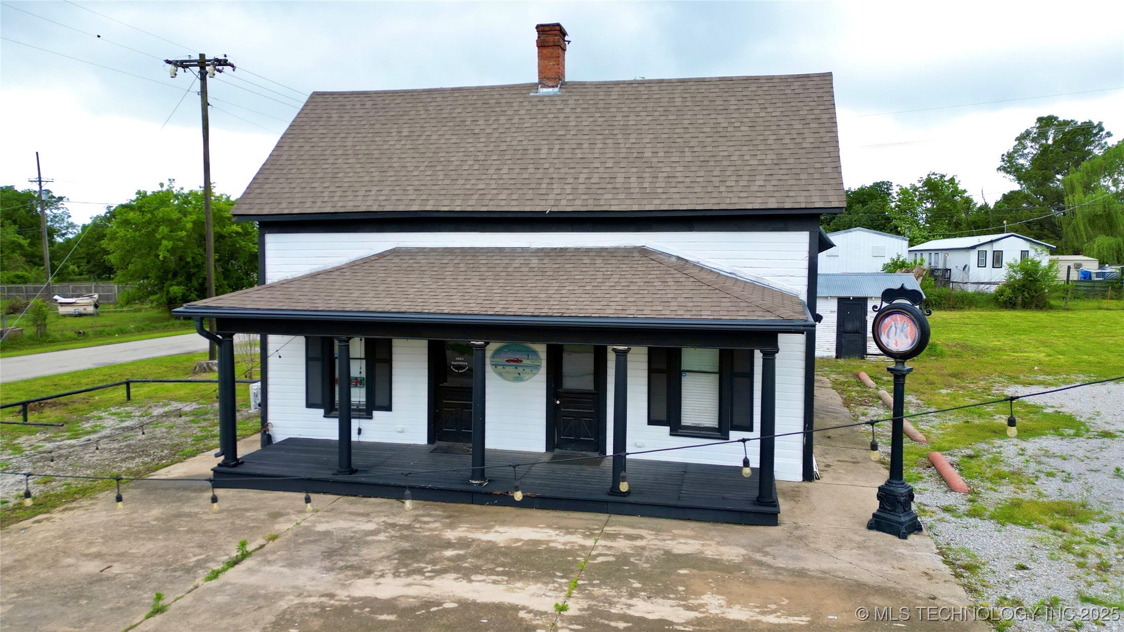 802 Commercial Avenue Property Photo