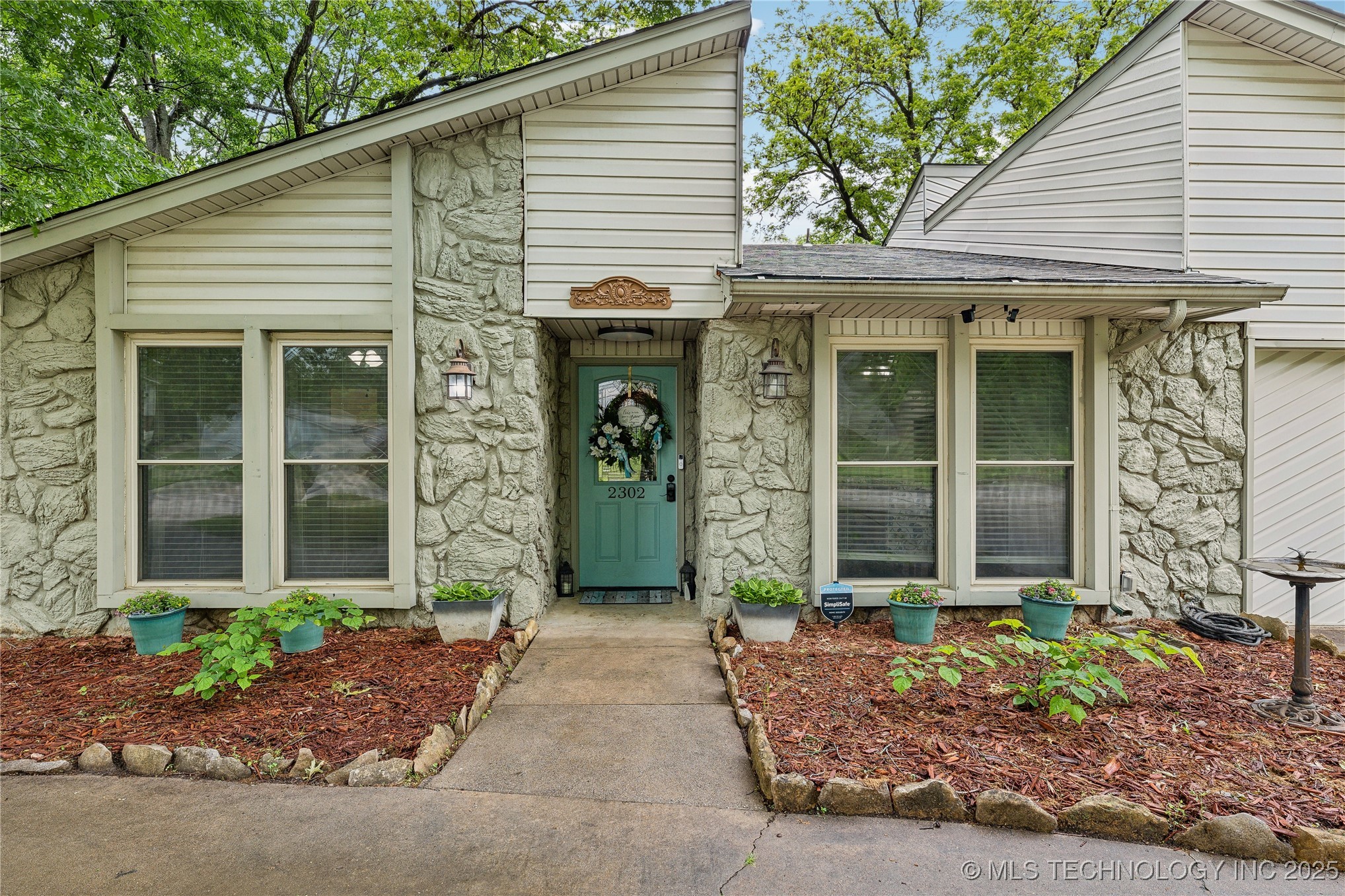 2302 W Driftwood Drive Property Photo