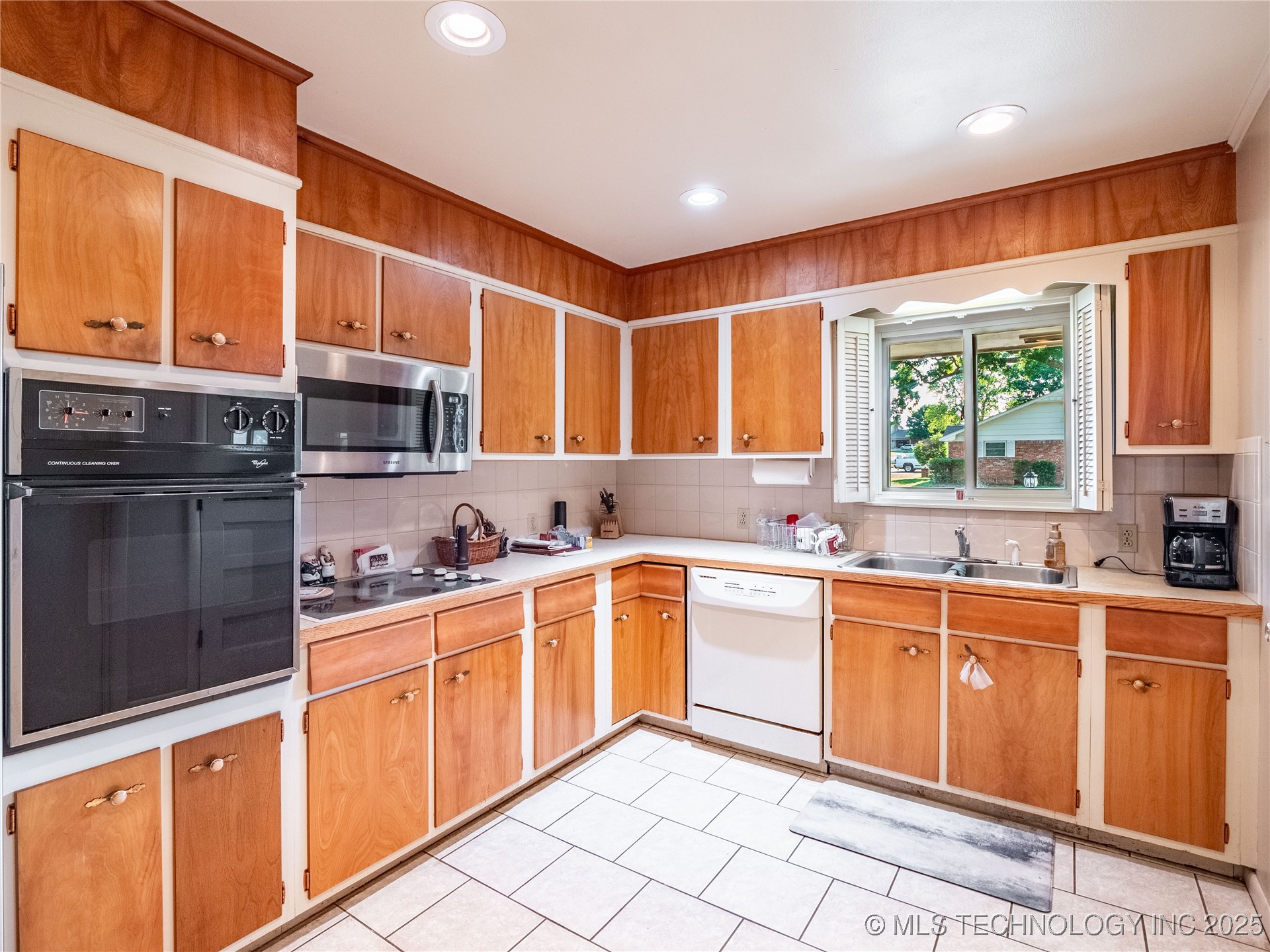 1708 Louise Property Photo 14