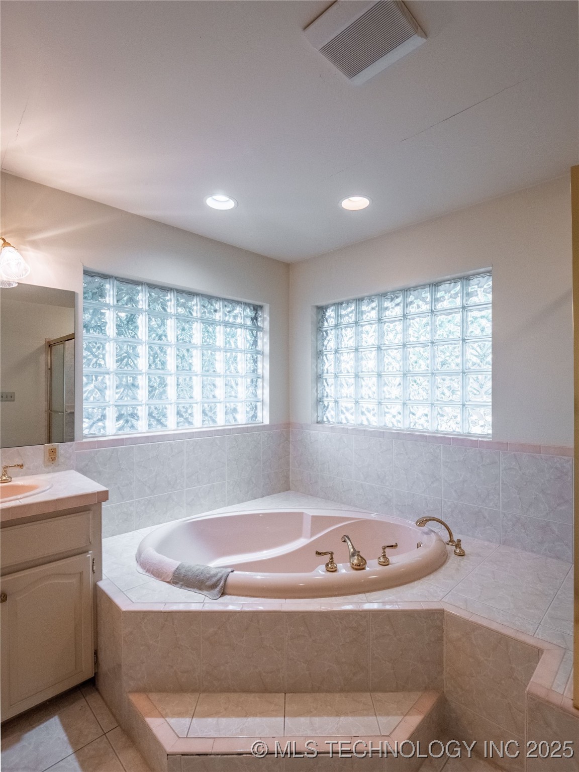 1708 Louise Property Photo 25