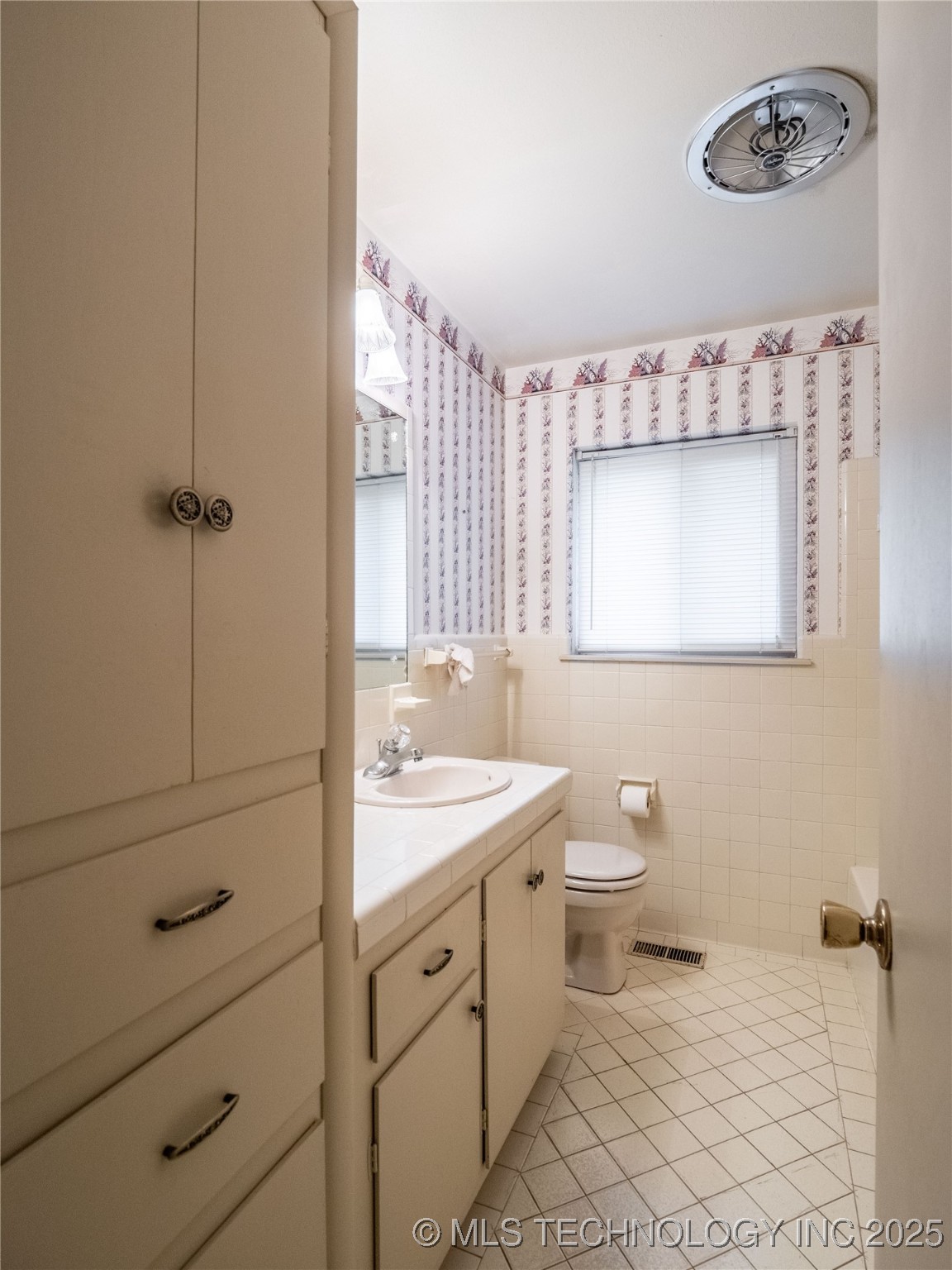 1708 Louise Property Photo 34