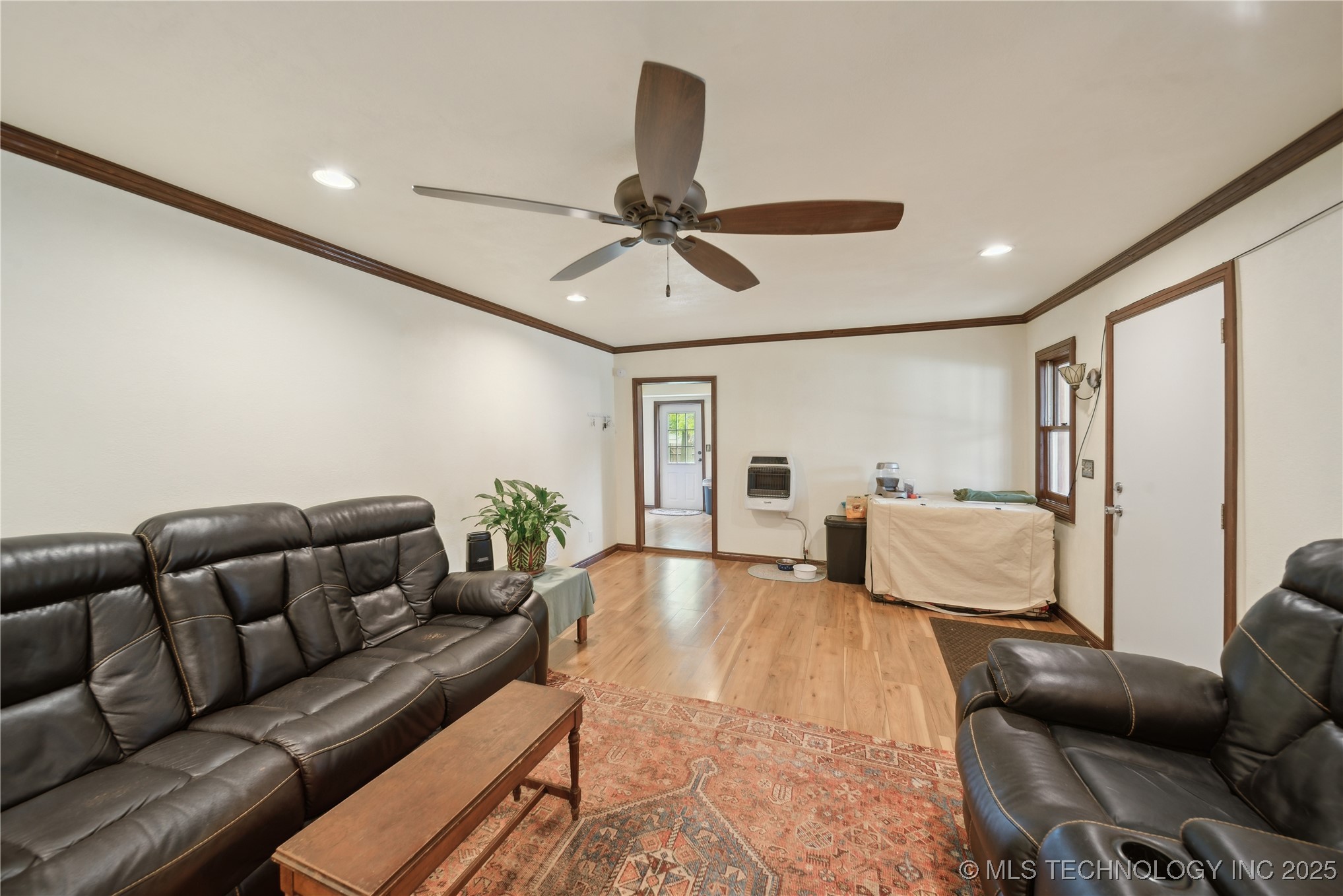 200 E Young Street Property Photo 8