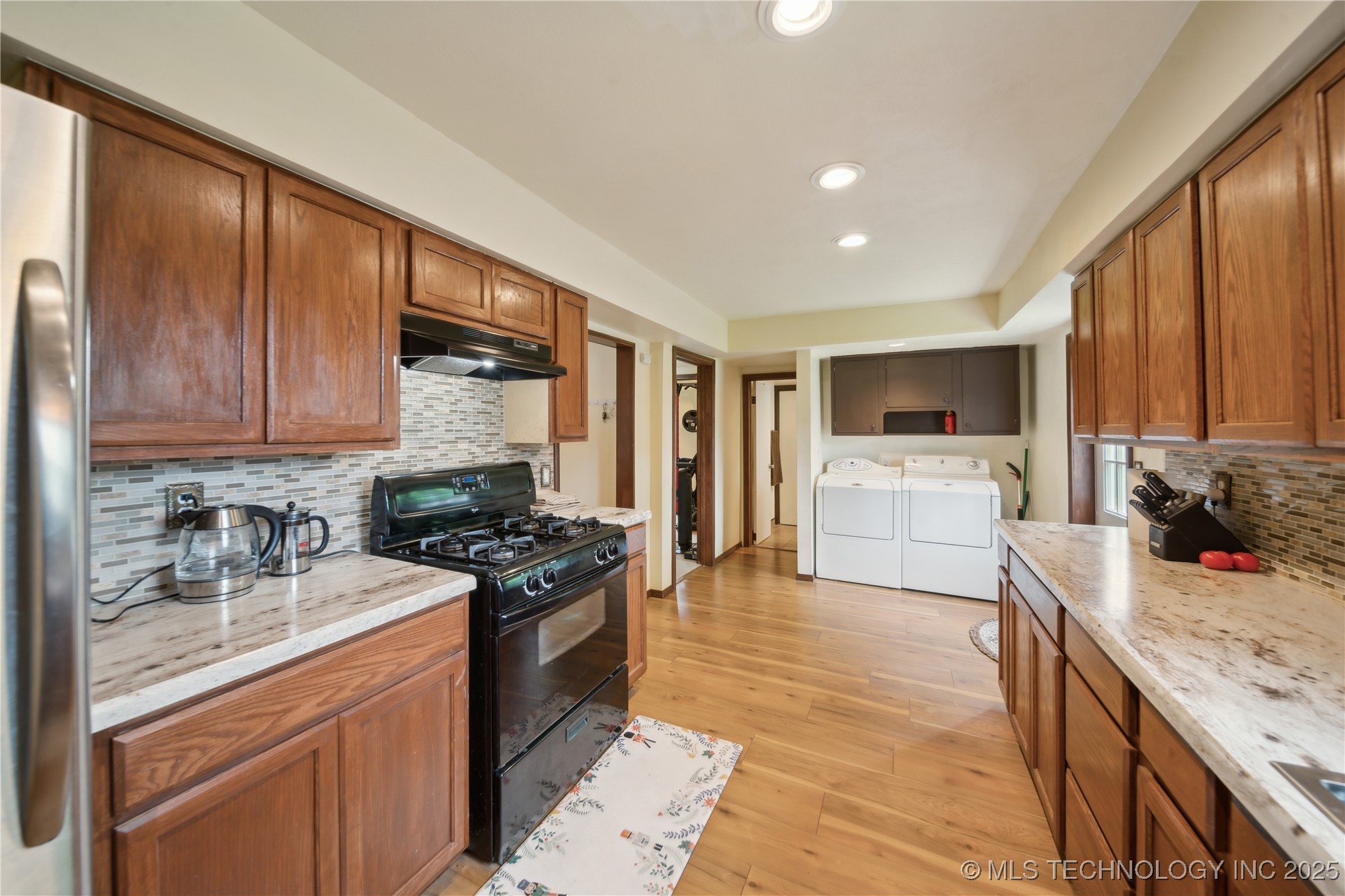 200 E Young Street Property Photo 11