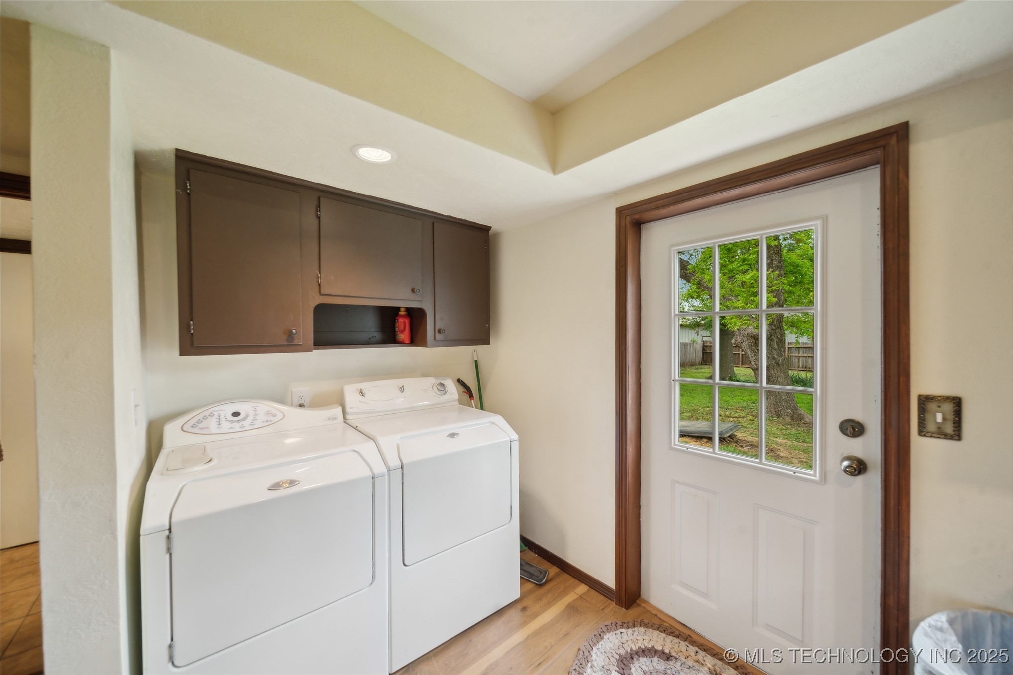 200 E Young Street Property Photo 15