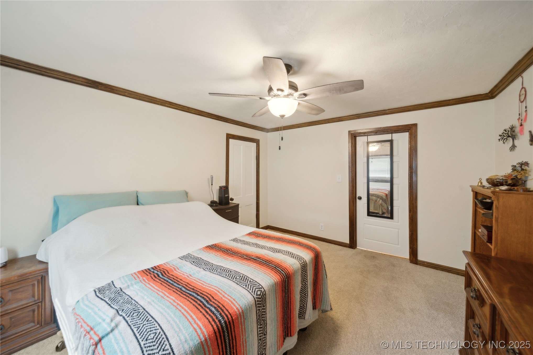 200 E Young Street Property Photo 18