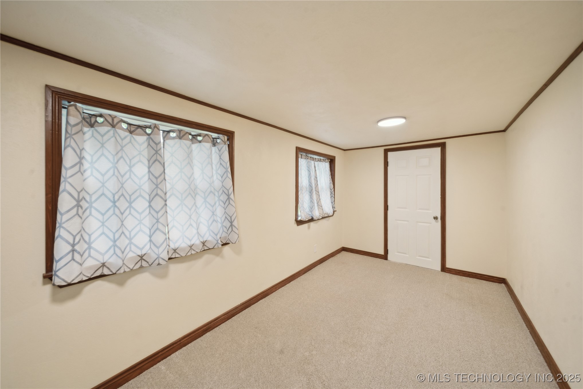 200 E Young Street Property Photo 19