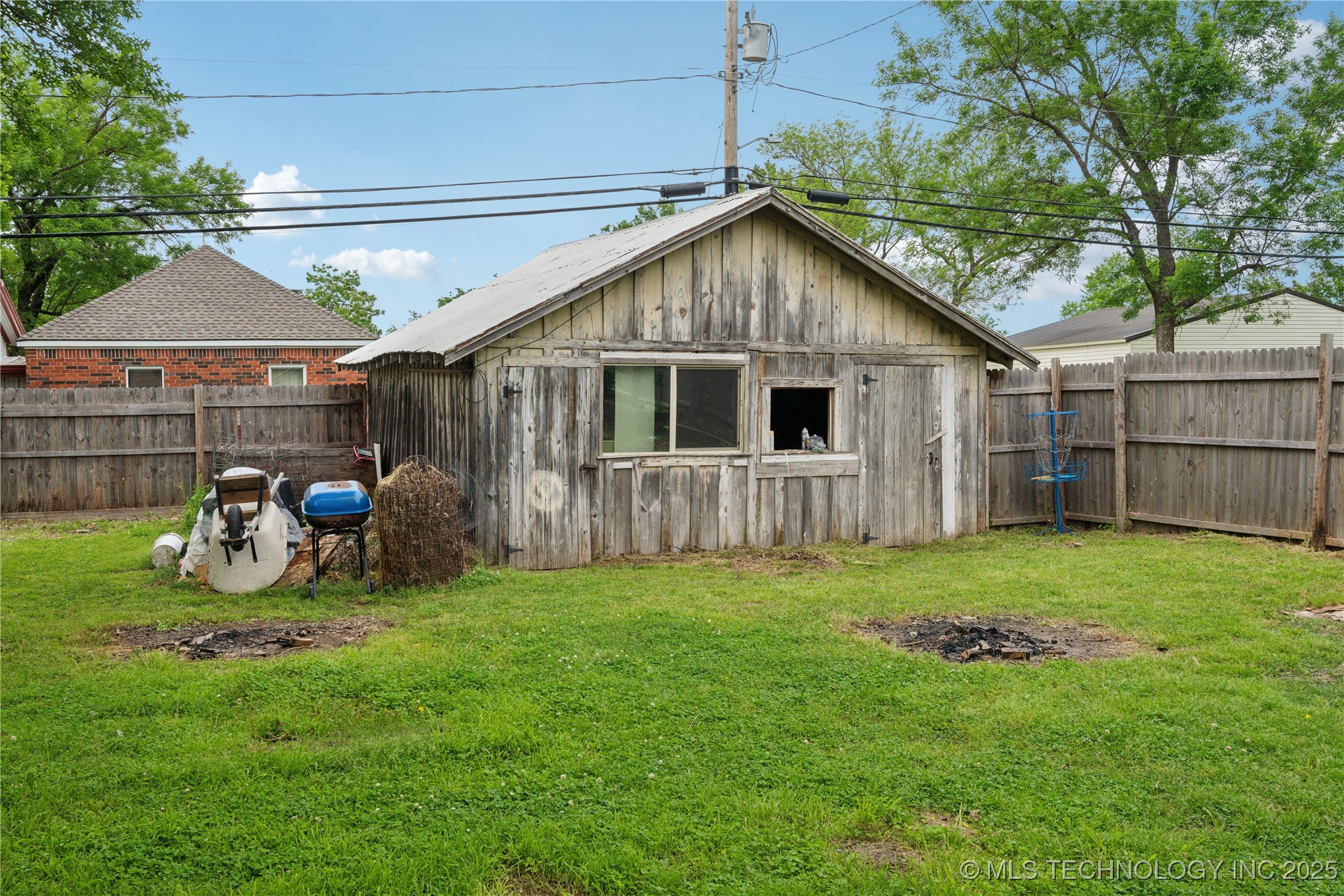 200 E Young Street Property Photo 23
