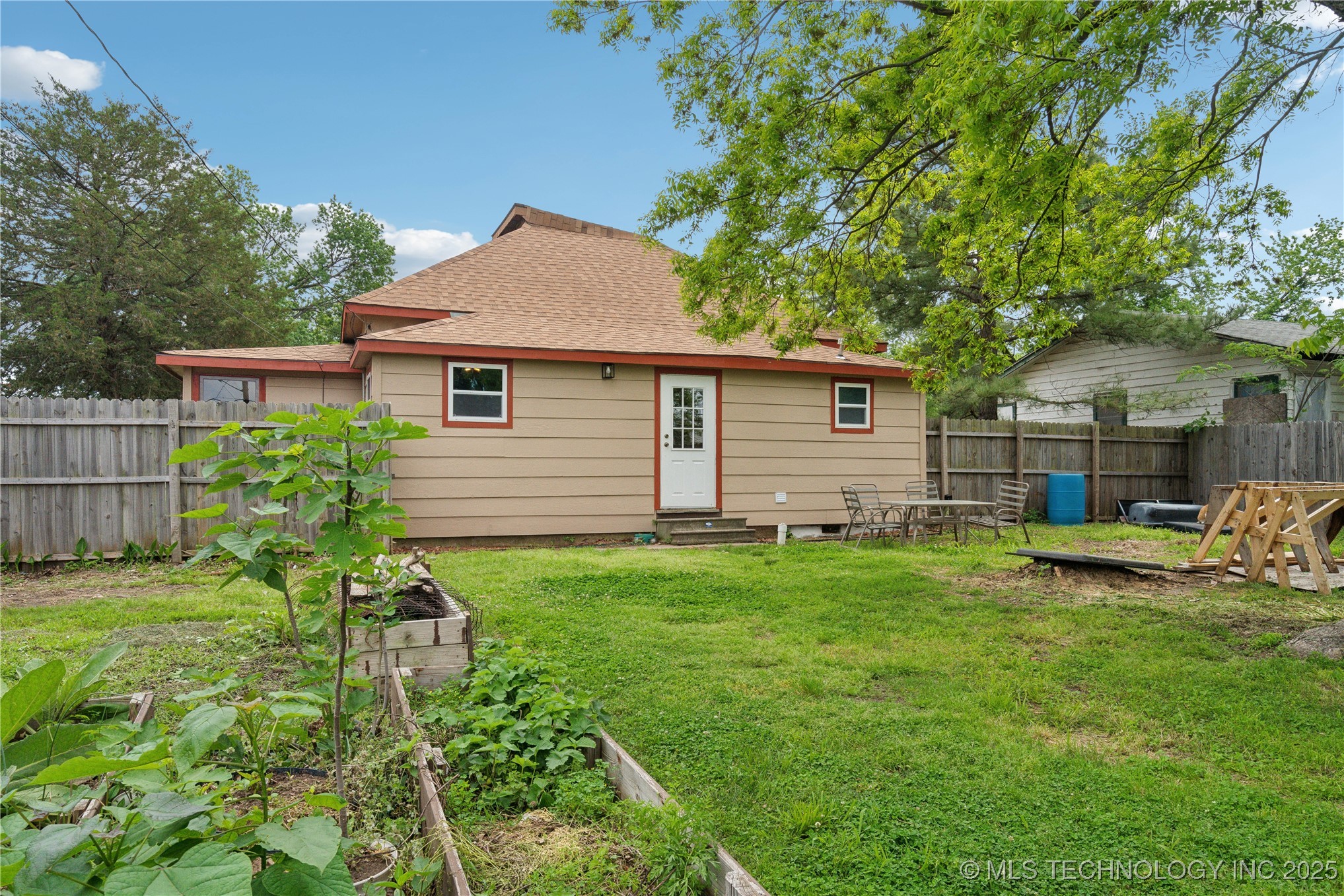 200 E Young Street Property Photo 24