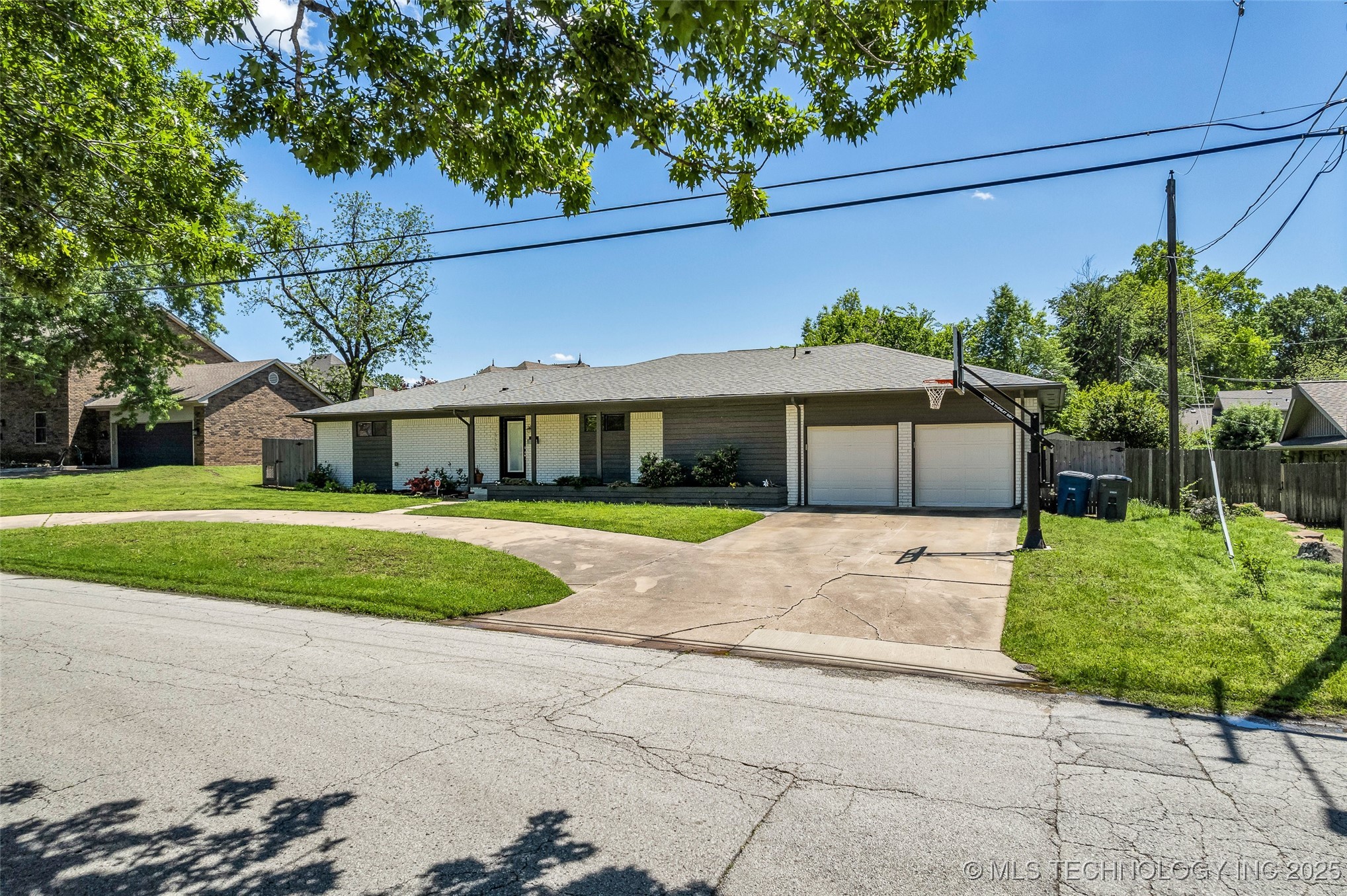 3130 E 47th Street Property Photo 2