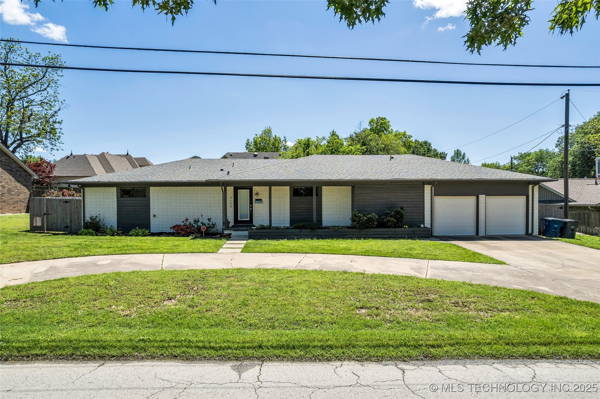 3130 E 47th Street Property Photo 3