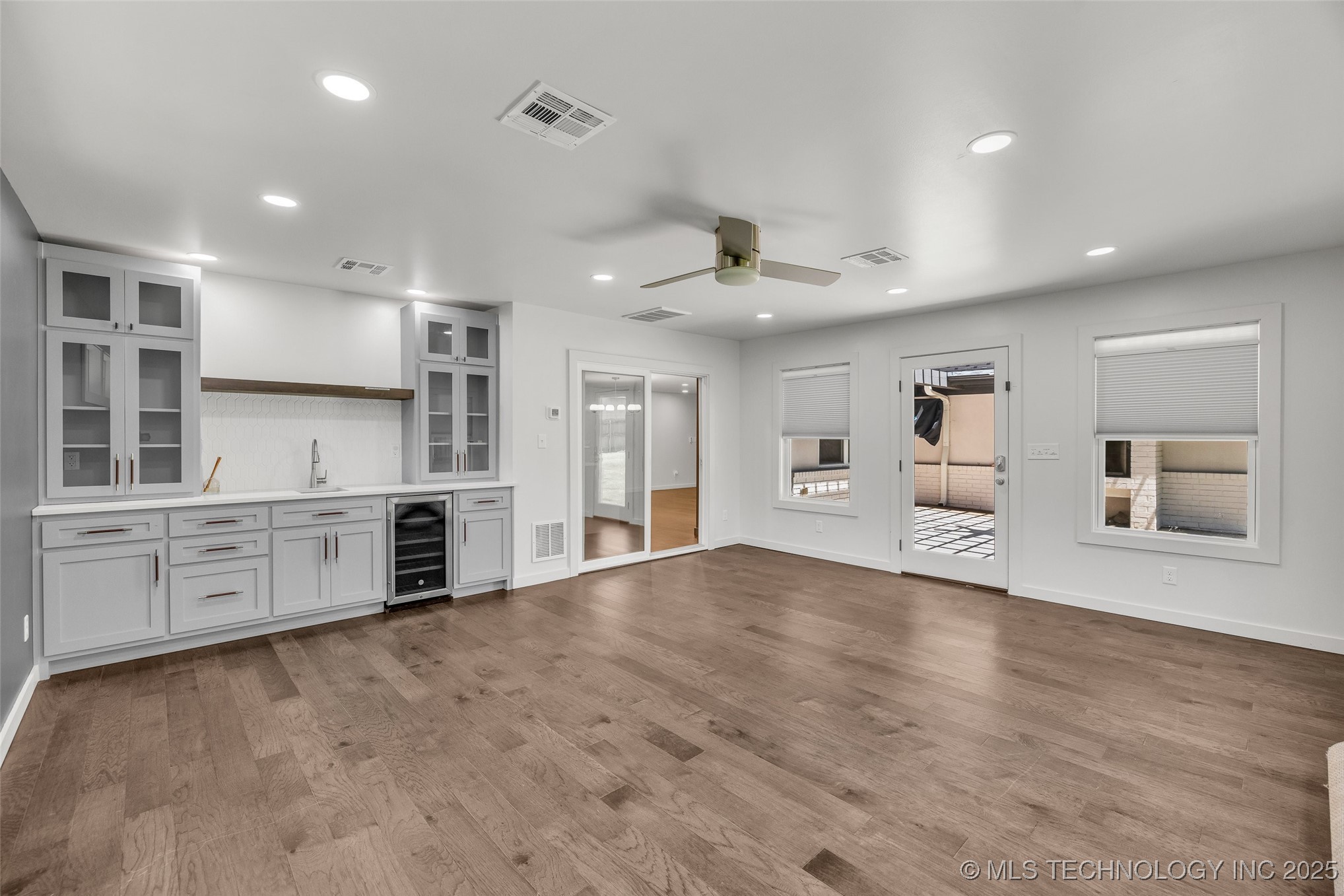 3130 E 47th Street Property Photo 16